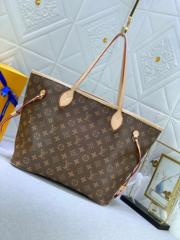 All Categories Official Website "Brand Women's Bags" Women's Bags 💙 LV upgraded original version [NEVERFULL Medium Handbag] (new silk screen shopping bag) The classic lines of the Never full MM handbag are made of colorful Monogram canvas and external front pockets, giving it a retro feel. Gold hardware - including pocket buckles - and leather