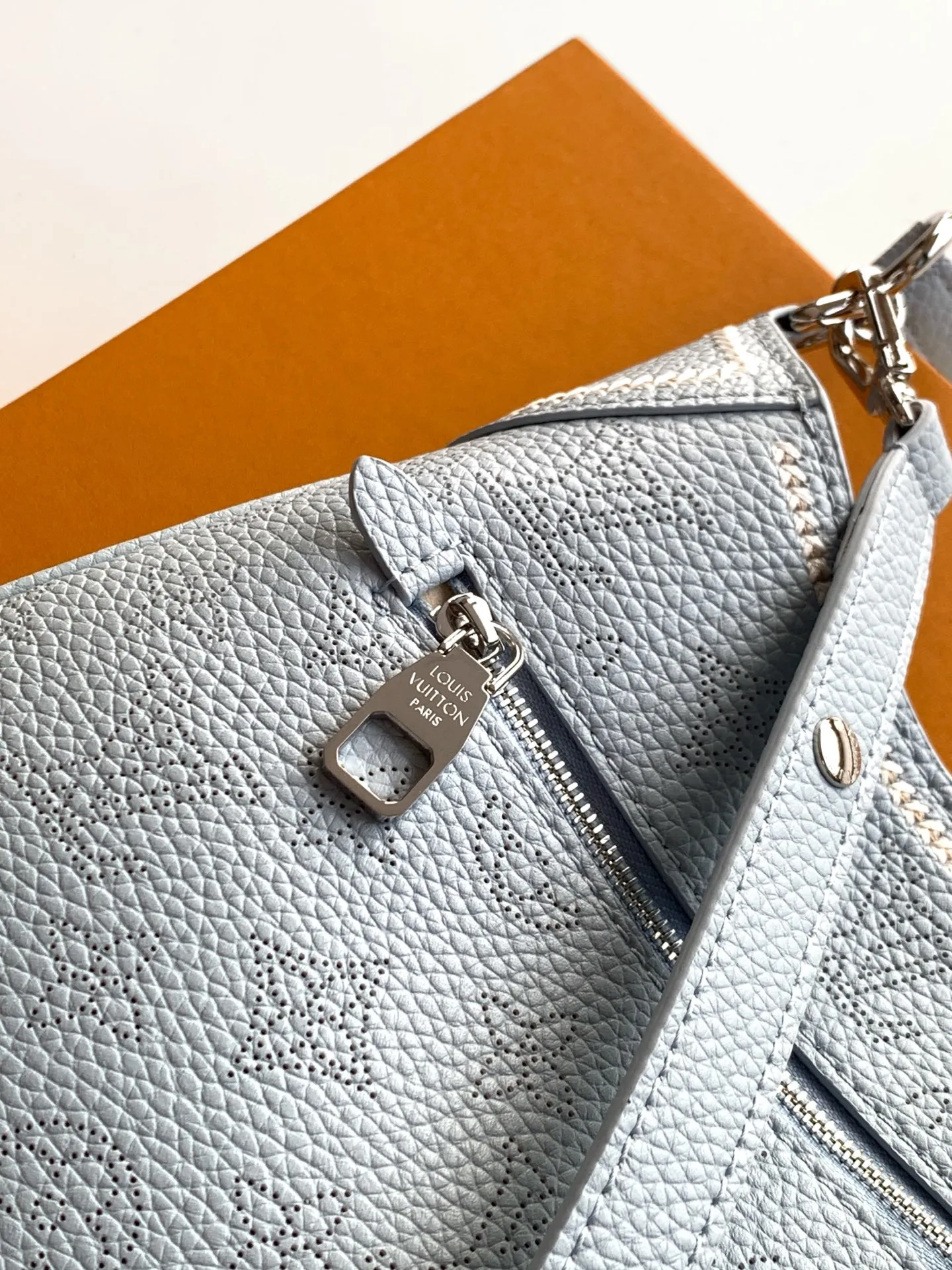All Categories Official Website "Brand Women's Bags" Women's Bags 💙 LV 2026 New LV Armpit Crossbody Bag