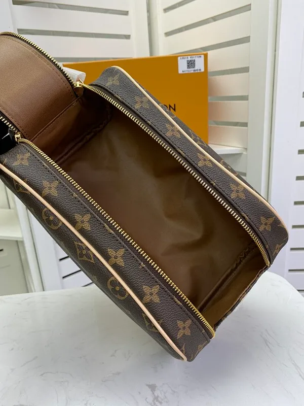 All categories Official website "Brand Women's Bags" Women's Bags 💙 LV 2022 Official New LV Cosmetic Bag Wholesale 5800800 High Quality Size: 28-16-13CM