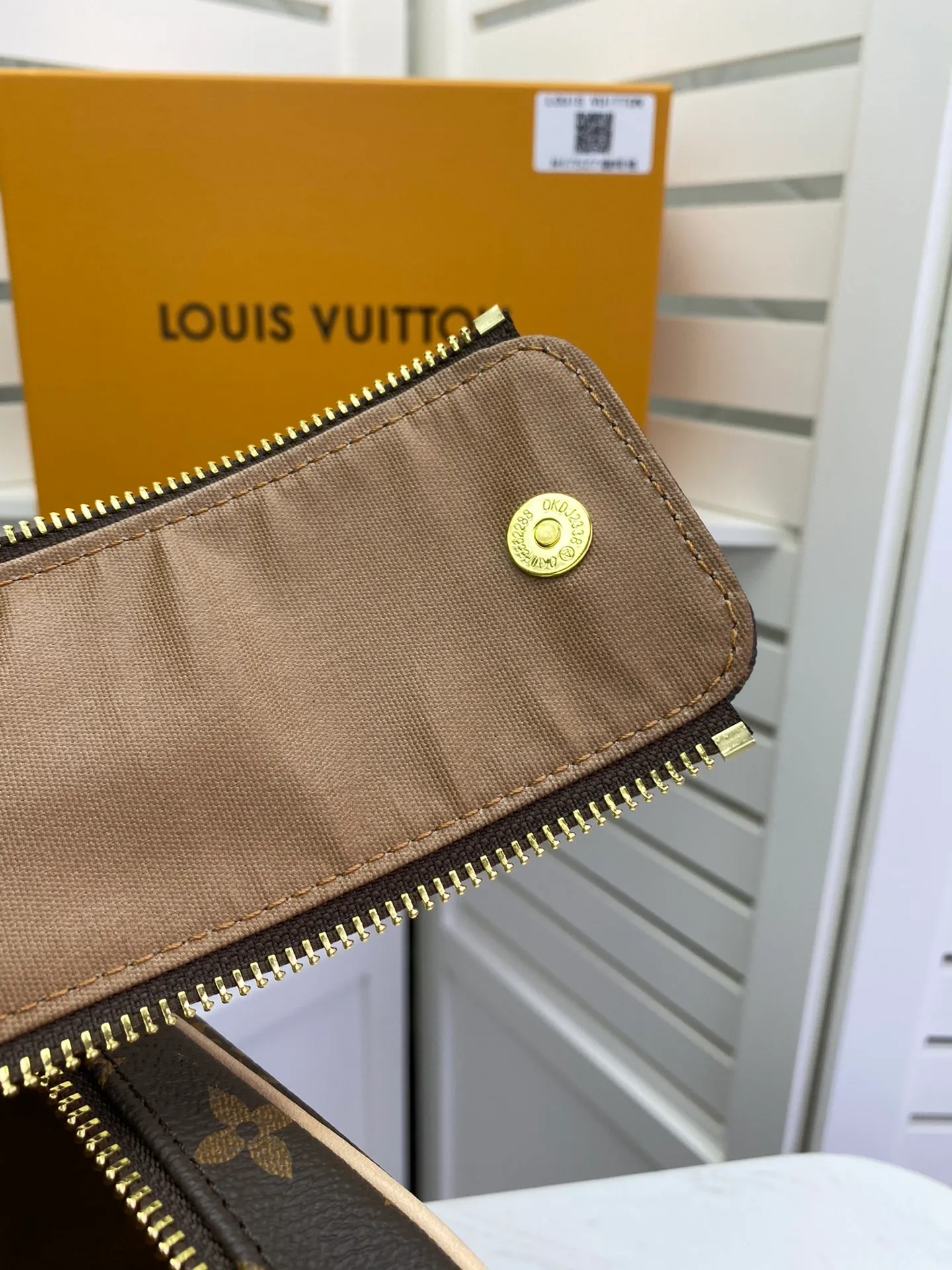All categories Official website "Brand Women's Bags" Women's Bags 💙 LV 2022 Official New LV Cosmetic Bag Wholesale 5800800 High Quality Size: 28-16-13CM