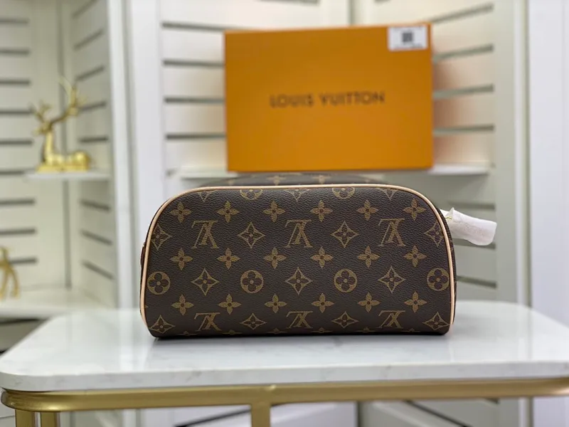 All categories Official website "Brand Women's Bags" Women's Bags 💙 LV 2022 Official New LV Cosmetic Bag Wholesale 5800800 High Quality Size: 28-16-13CM