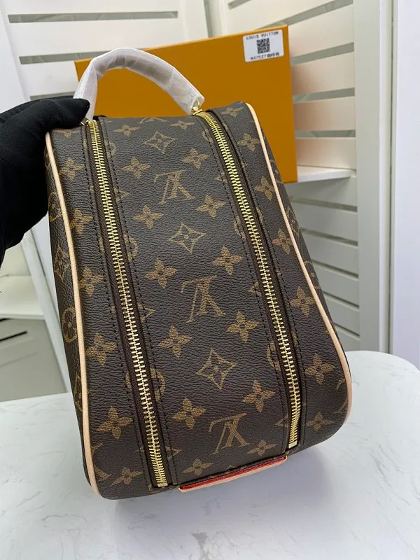 All categories Official website "Brand Women's Bags" Women's Bags 💙 LV 2022 Official New LV Cosmetic Bag Wholesale 5800800 High Quality Size: 28-16-13CM