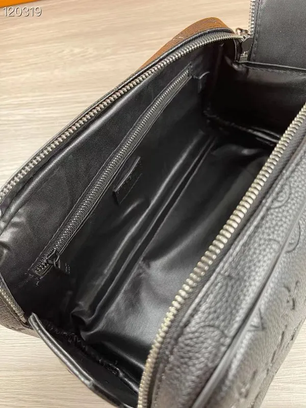 All categories Official website "Brand Women's Bags" Women's Bags 💙 LV 2025 new LV toiletry bag