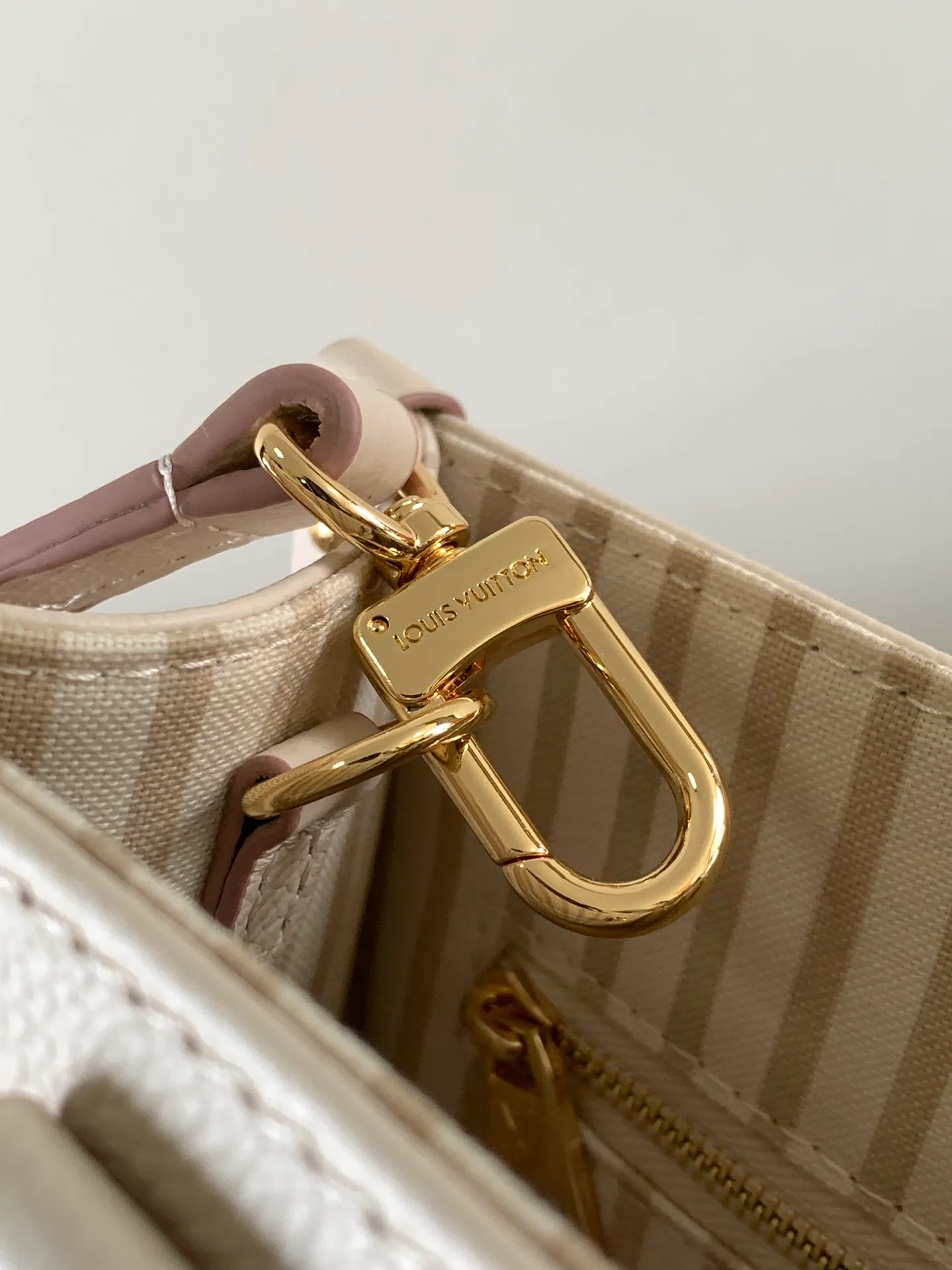 All Categories Official Website "Brand Women's Bags" Women's Bags 💙 LV 2026 New LV Crossbody Bag