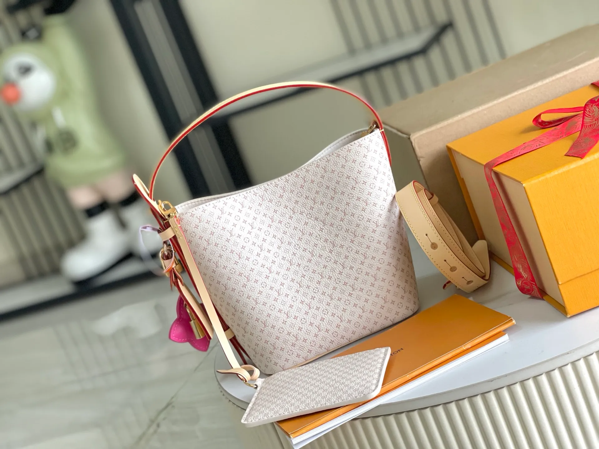 All Categories 💚 Authentic Grade Bags 💚 LV 2026 New LV Top Replica Crossbody Shoulder Bag