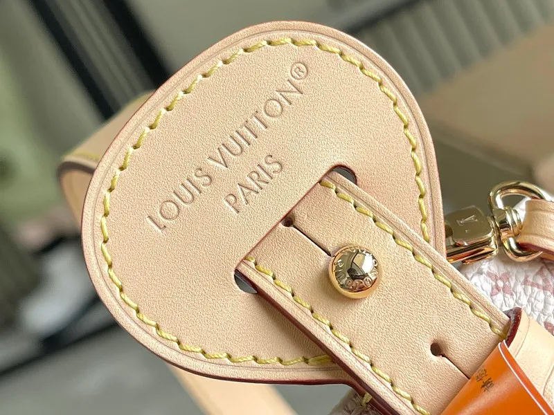 All Categories 💚 Authentic Grade Bags 💚 LV 2026 New LV Top Replica Crossbody Shoulder Bag