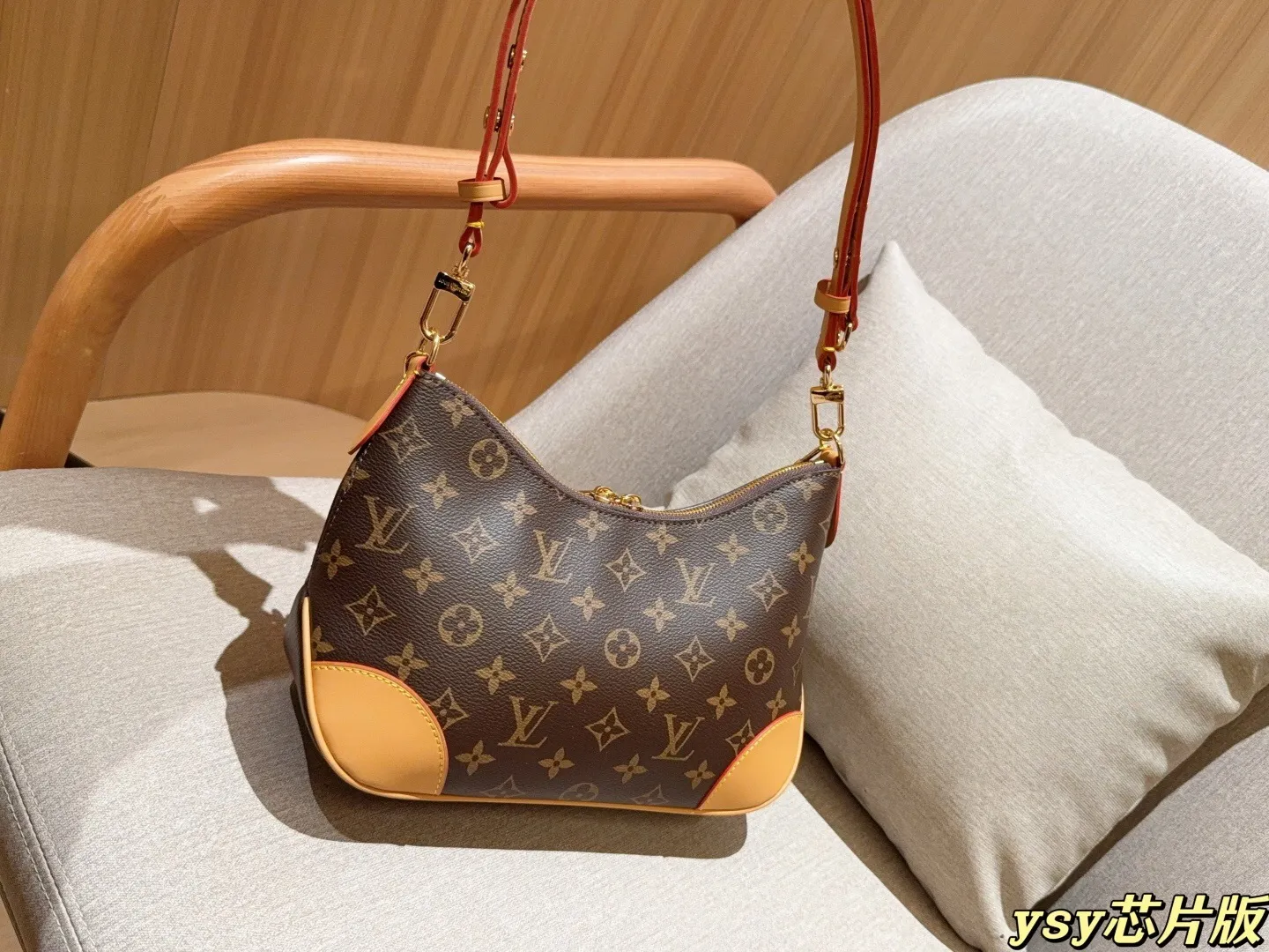 All categories Official website "Brand Women's Bags" Women's Bags 💙 LV 2025 new LV armpit bag
