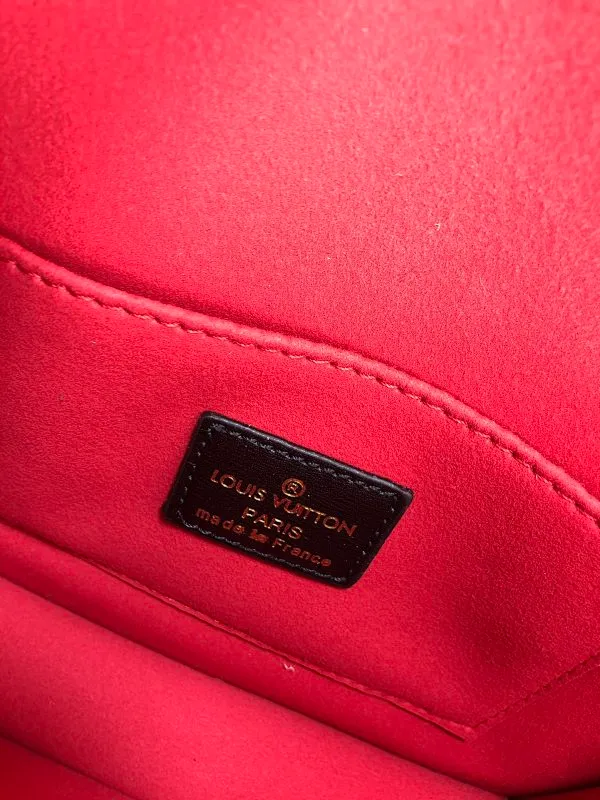 All Categories Official Website "Brand Women's Bags" Women's Bags 💙 LV Love Swiss artist Urs Fisher changed the visual proportions of the classic Monogram pattern, rendering a hand-painted style for the UF joint series Onthego handbags, presbyopic black leather love font silk screen lipstick tag Valentine's Day series Daphne, and silk screen Monog