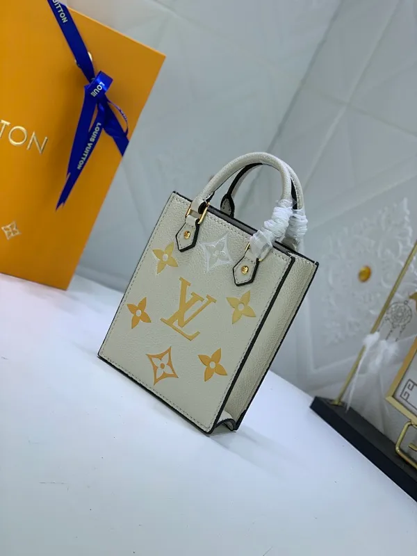 All categories Official website "Brand Women's Bags" Women's Bags 💙 LV 2022 official new LV handbag wholesale 58001200 High quality Size: 14-17-5 CM
