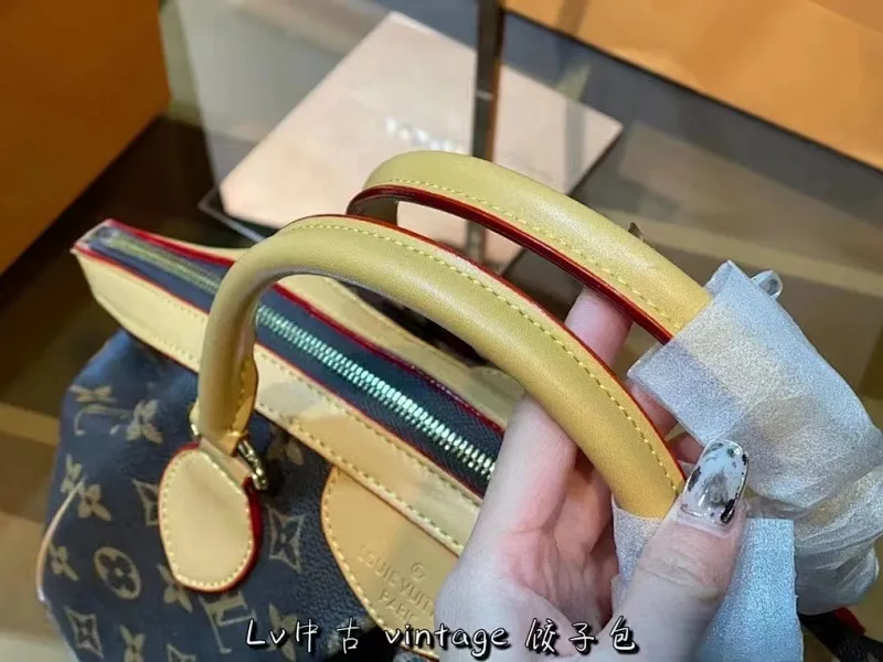 All categories Official website "Brand Women's Bags" Women's Bags 💙 LV fine imitation LV, high imitation LV bags, LV crossbody bags, 2023 official latest version LV handbags, LV bag factory, recommended bags, size: 27CM