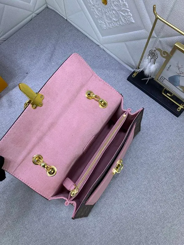 All Categories Official Website "Brand Women's Bags" Women's Bags 💙 LV French custom-made Monogram canvas and exquisite calfskin, top-notch handmade in Taiwan, perfect bottom arc of original order for quality, perfect combination of materials and unique hardware accessories, all investment regardless of cost, single shoulder, hand-held, cross-body all-match must-have style, exquisite crown lock buckle, showing the queen's style