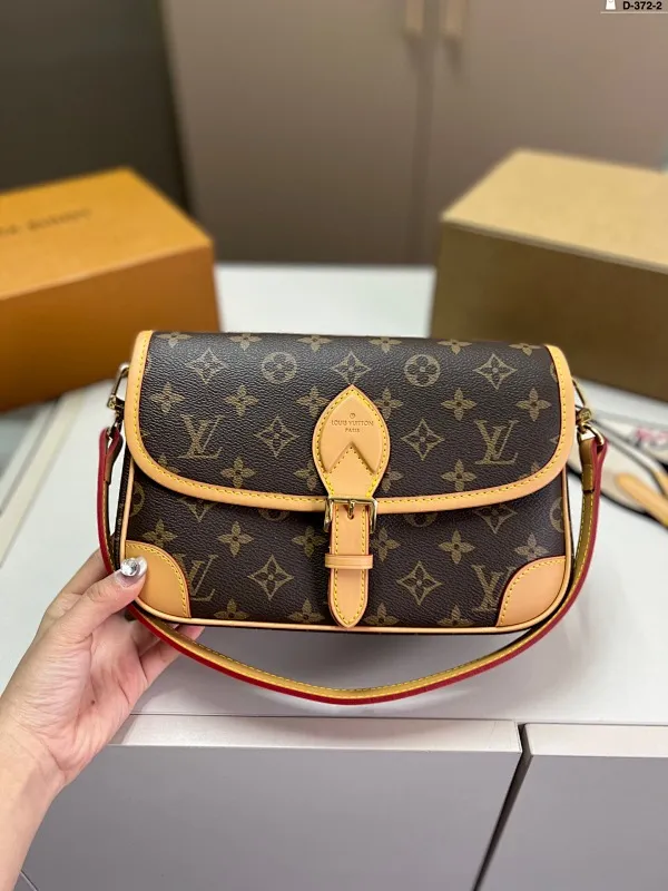 All categories Official website "Brand Women's Bags" Women's Bags 💙 LV 2025 new LV armpit bag