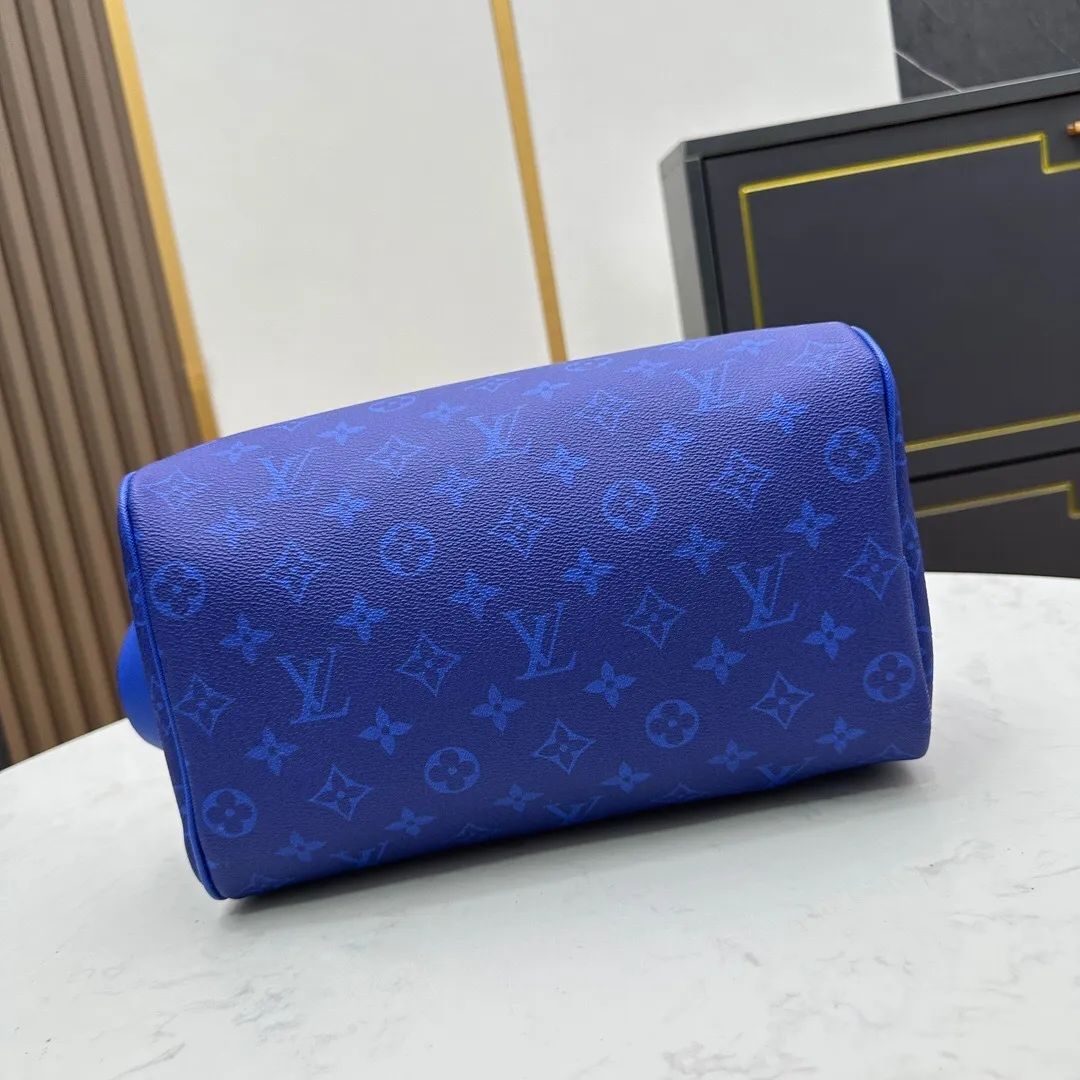 All categories Official website "Brand Women's Bags" Women's Bags 💙 LV 2024 official website new LV toiletry bag
