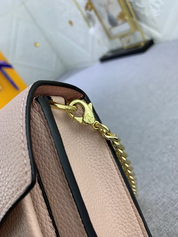 All Categories Official Website "Brand Women's Bags" Women's Bags 💙 LV This Mylockme Pochette chain bag is made of soft cow leather and continues the core elements of the Lockme series with an envelope-style flap, front pocket and LV letter hook. The trendy construction is suitable for storing mobile phones and other essentials, and the long chain allows for shoulder or cross-body wear. Detailed