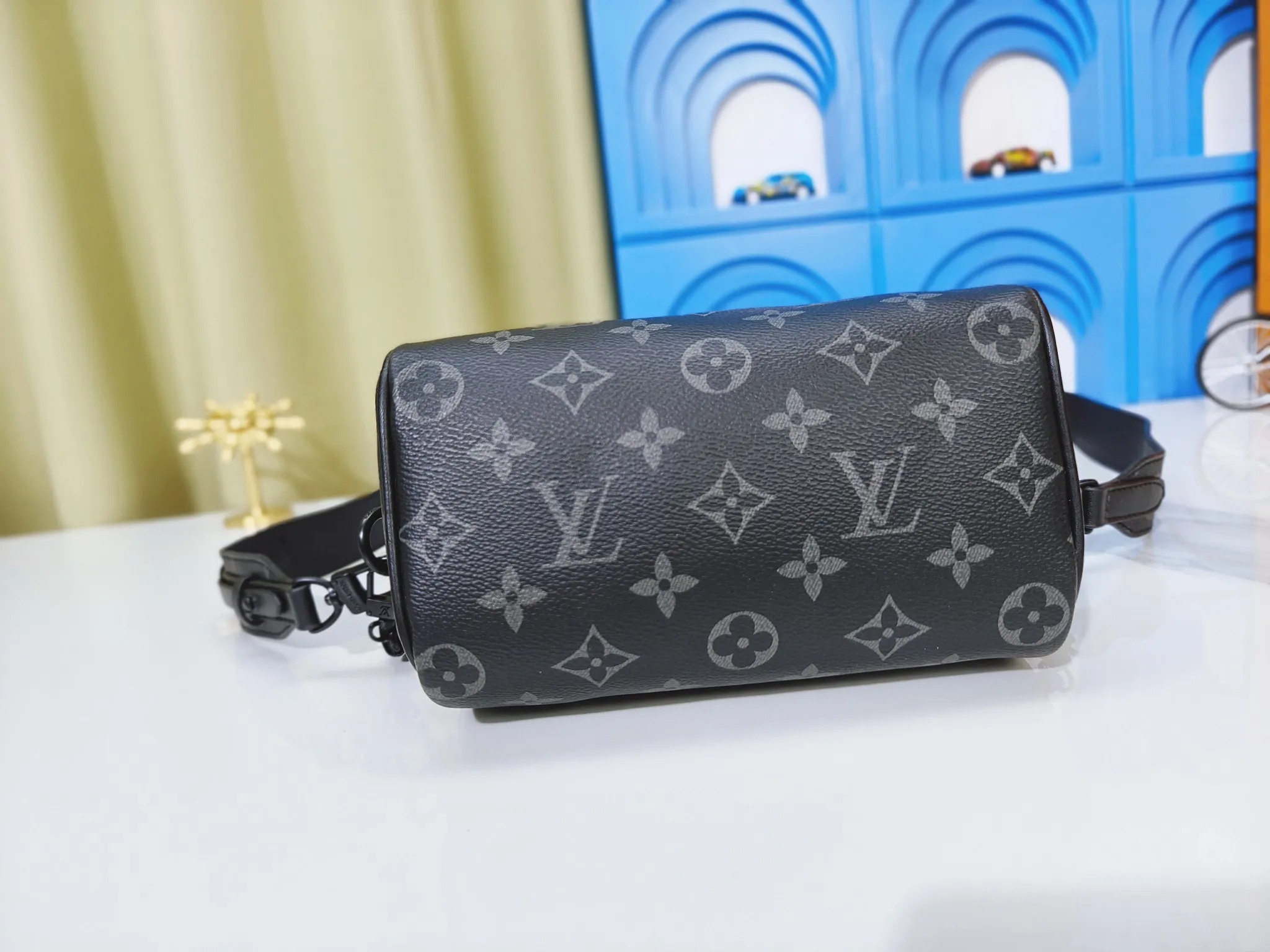 P260💰 Upgraded from the original m24606 black flower m46970 presbyopic m24605 green leather m24598 purple leather m24474 white flower m24605 blue leather 2024 China Qixi Festival limited speedy18, to meet daily needs with exquisite and compact accessories that can be worn in multiple ways, plus a detachable chain strap to achieve a comfortable shoulder-carrying experience. Dimensions: 18.0x12.5x11.0 (length x height x width)