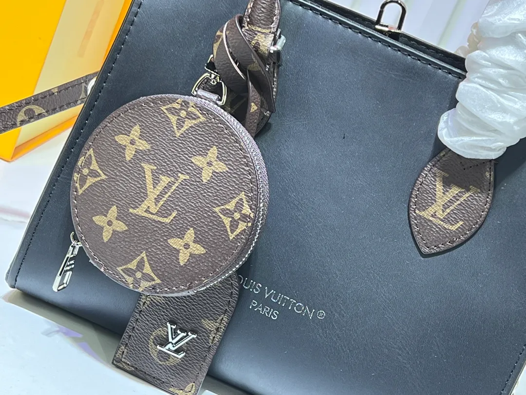 Batch 280💰Bubble Bubble Upgraded Original M20143 M45659 M45653 M46373 Full Apricot Mini Top Original This OnTheGo Tote bag is printed and dyed with the Monogram pattern and then embossed on soft grained cowhide. Its ample interior can accommodate laptops and other office supplies. The full leather embossed large flower mommy bag has a small BB size. The long and short handles are easy to carry or carry on the shoulder. Dimensions: 25.0 x 11.0 x 19.0 cm