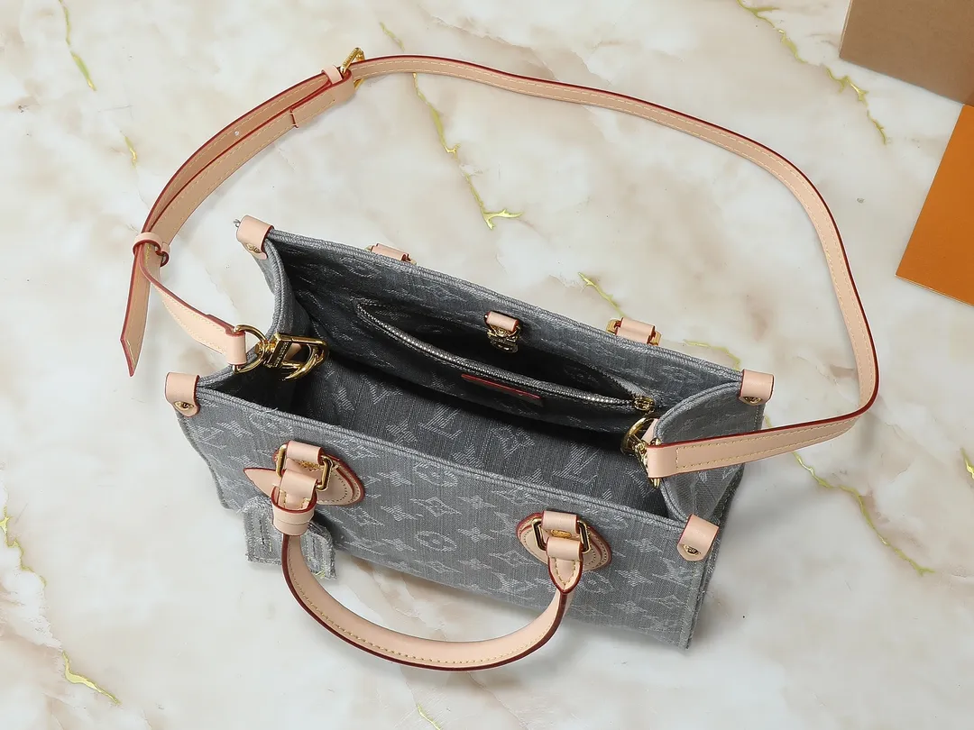 💰260💰Upgraded original M14633 M46373 blue denim denim square bag This OnTheGo small handbag is made of cotton denim woven with Monogram pattern. It is bleached and sand washed to present a retro style. Detachable and Adjustable Shoulder Strap for a Subtle Fit The detachable shoulder strap makes it easy to carry small items like an iPad Mini with you. Detailed features 25x 19 x 11.5 cm.