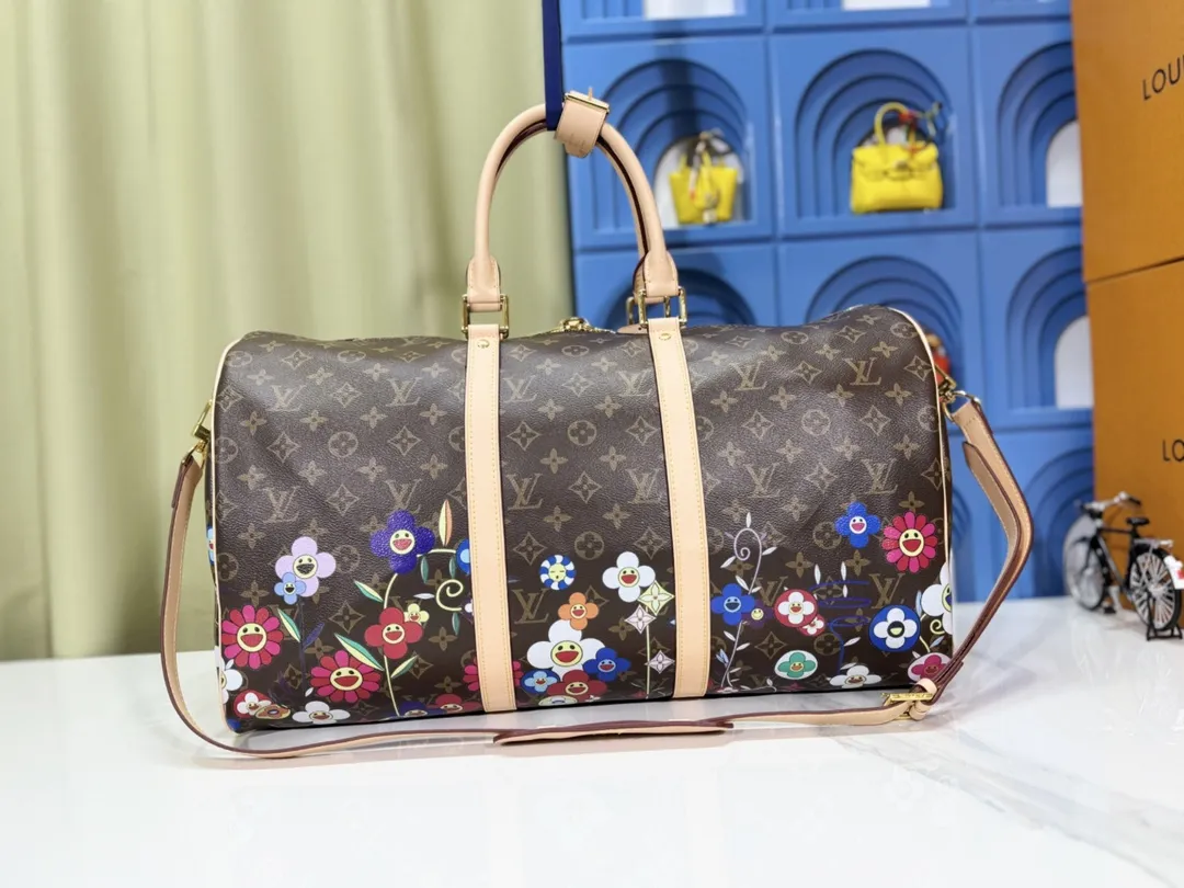 P380 M14182 M41418 Super cool keepall presbyopic travel bag keepall The most commonly used bag for business trips. This is a super cool bag. It can be used as a fitness bag or a travel bag. The capacity is super impressive and very practical! I can carry this bag on a business trip for three or four days, and it’s enough for clothes and toiletries! The most important thing is that the concave shape is the best~ The idol is about to go out on the street. louis vuitton 9vintagemusevie 45.0x27.0x20.0