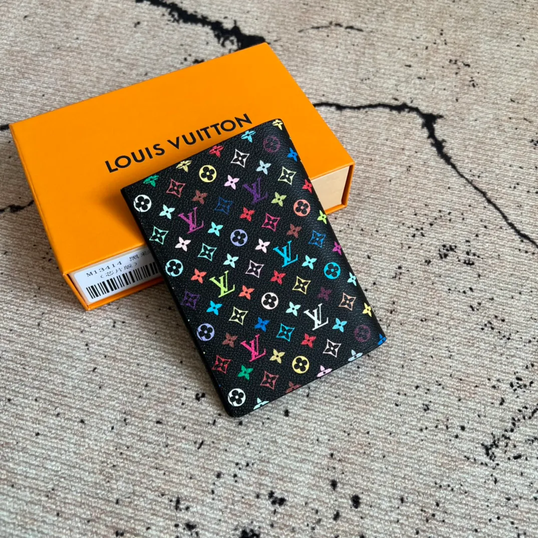 Factory Price 280 Top Original LV x TM Passport Case M13414 Black Color (White Color Black Color-Takashi Murakami) This passport cover is lined with coated canvas and cow leather, and the Monogram pattern is updated with the rainbow tones of artist Takashi Murakami, which expresses the dynamic style of the Louis Vuitton x Murakami collaboration series. Card compartments and multiple pockets add functional details. Dimensions: 14 x 2.5 x 10 cm