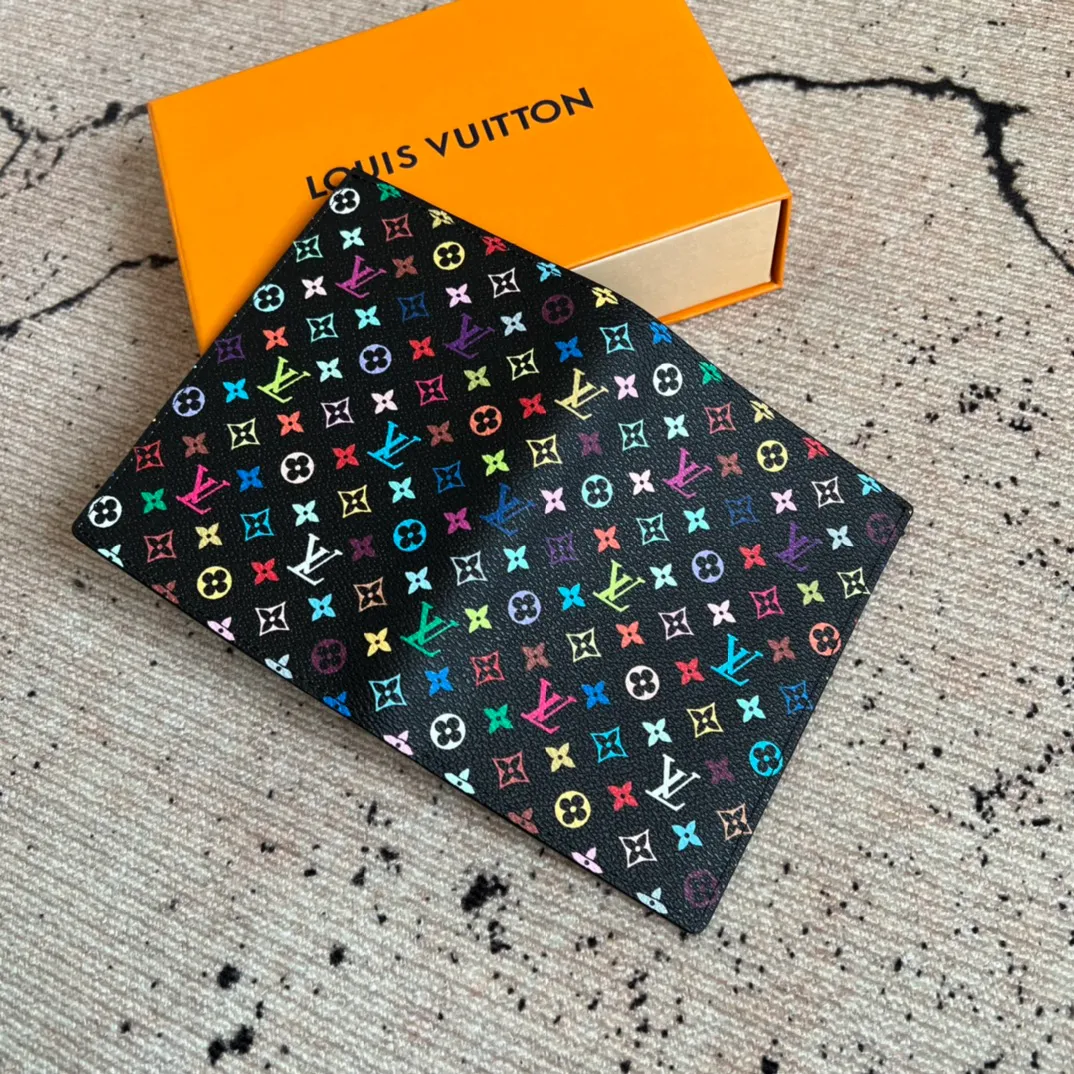 Factory Price 280 Top Original LV x TM Passport Case M13414 Black Color (White Color Black Color-Takashi Murakami) This passport cover is lined with coated canvas and cow leather, and the Monogram pattern is updated with the rainbow tones of artist Takashi Murakami, which expresses the dynamic style of the Louis Vuitton x Murakami collaboration series. Card compartments and multiple pockets add functional details. Dimensions: 14 x 2.5 x 10 cm