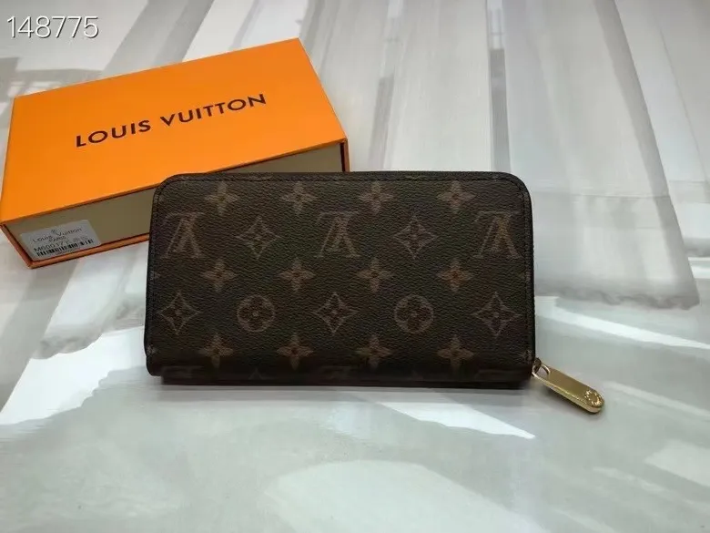 P150💰 M80857M60017 Japan limited wallet "Gibby Wallet", printed with Louis Vuitton's cute mascot "Vivian" illustration on single gram canvas. Brightly colored kites and cute mascots are combined, embellished with tiny single flowers. This is a collectible item that is perfect as a gift for those who love singles. Size: 19x 12.5x 3.0cm, 🎁🎁