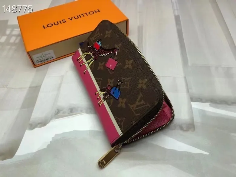 P150💰 M80857M60017 Japan limited wallet "Gibby Wallet", printed with Louis Vuitton's cute mascot "Vivian" illustration on single gram canvas. Brightly colored kites and cute mascots are combined, embellished with tiny single flowers. This is a collectible item that is perfect as a gift for those who love singles. Size: 19x 12.5x 3.0cm, 🎁🎁