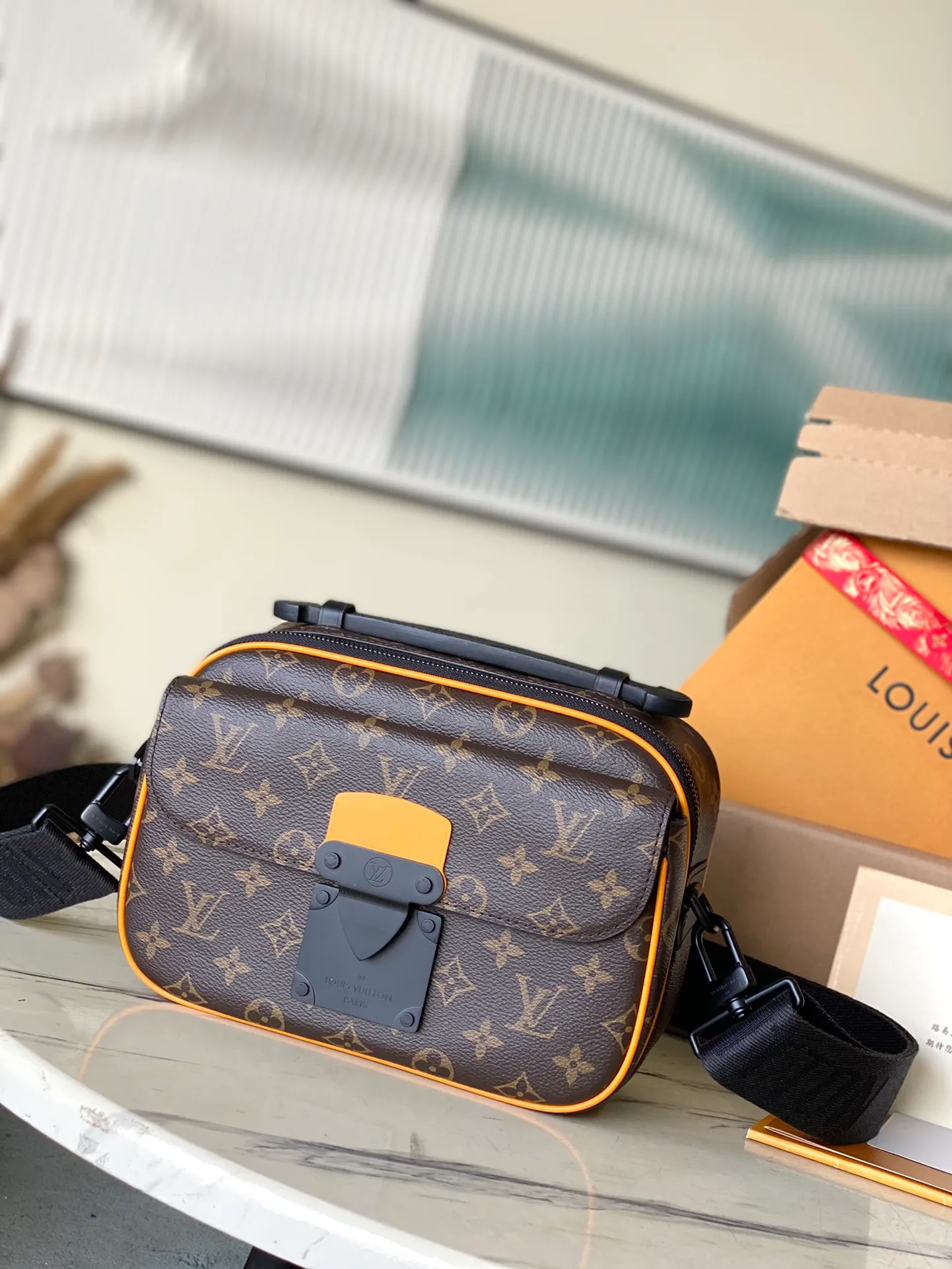 💰960 Top original order M46688 supports counter inspection. The photo taken of duty-free goods is consistent with the product and has not been unpacked. This product is an exclusive duty-free product in the market and is the highest-end product. Inspection is supported. This product has passed strict inspection and is flawless. Please wear gloves when touching the product. This product is not returnable or exchangeable. Please confirm the product first and then remove the label on the handle. This product is temporarily not open to the public, only regular customers, and is in short supply. Dimensions: 22 x 18 x 8 cm