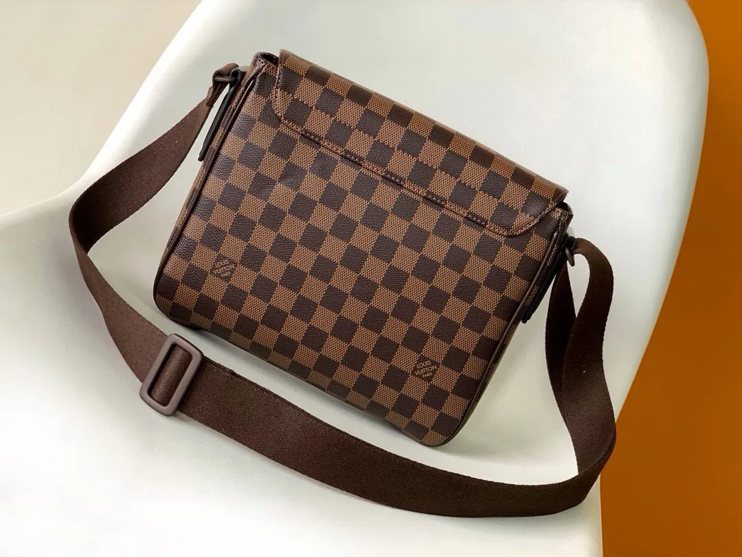 💰740 Top quality original M41213 black check brown check DISTRICT small district small handbag, small, exquisite, classic shape and Damier Graphite canvas material, men's PVC large bag black checkered hijab flip bag shoulder bag casual bag practical elegant handbag, ideal companion for daily life Size 27/23/8cm