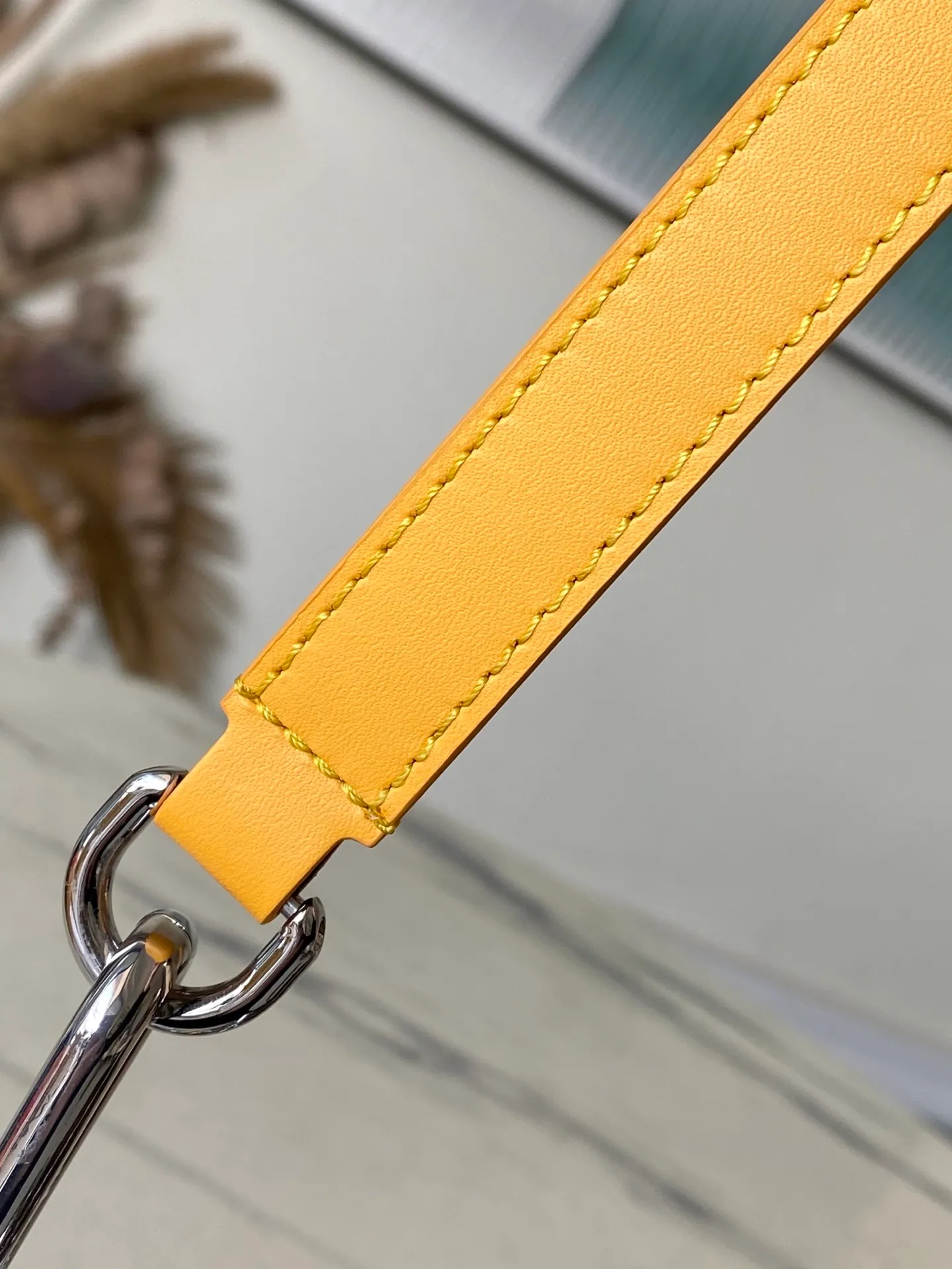 💰940 (Steel Hardware) Top Original Order M12767 This Mini Soft Trunk handbag is made of Monogram Macassar canvas with metal parts, and bright colors are used for the edges of the trim and front pocket zipper, cleverly striking a balance between creativity and heritage. A striped fabric lining and interior patch pockets add to the refined details. Dimensions: 18.5 × 13 × 8 cm