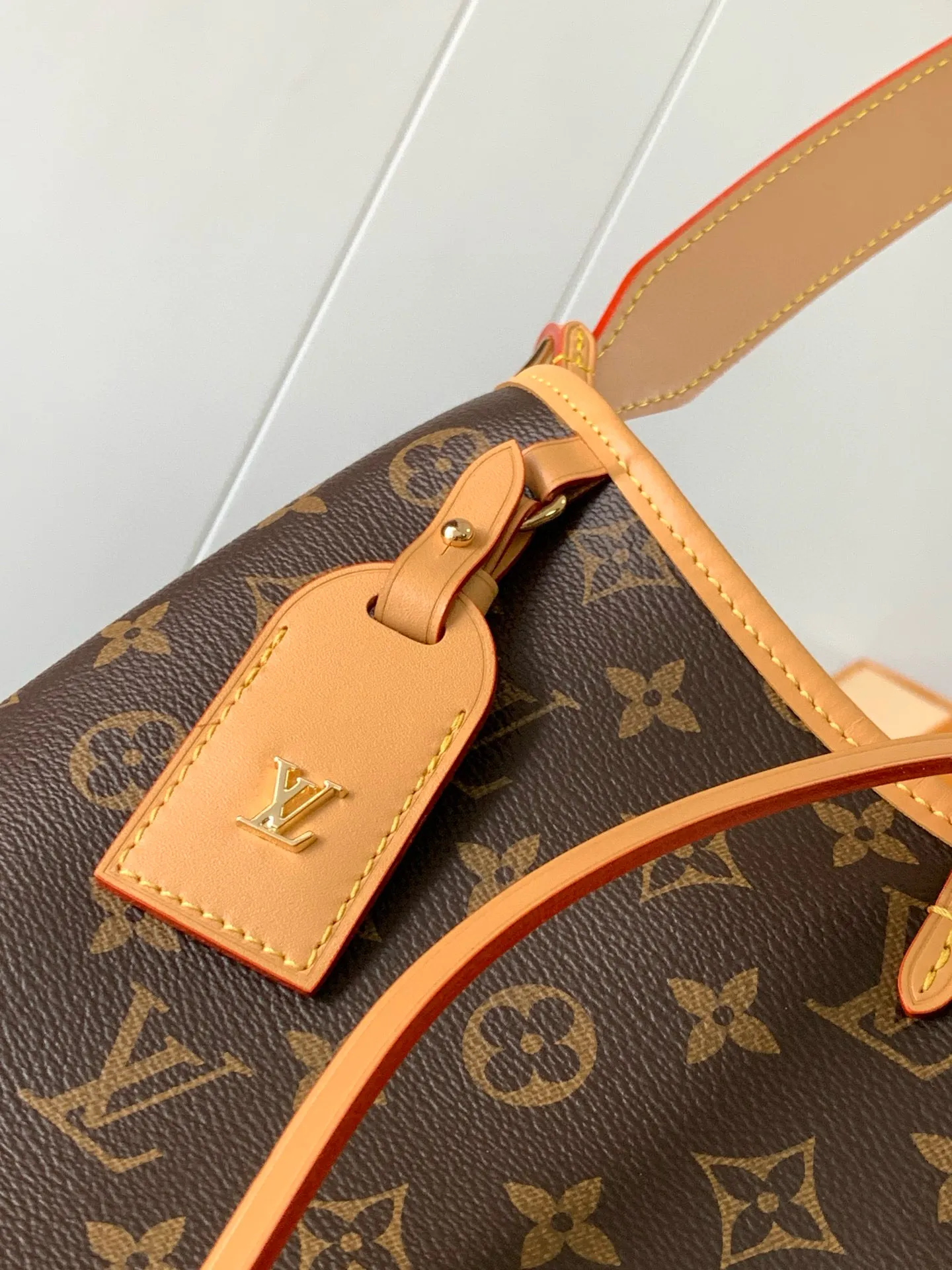 💰800 transcoding chip, top original M46203 CarryAll handbag made of Monogram canvas and leather trim, making it a personal companion for urban life. The generous construction features a neat inner layer, and an inner pocket adds a functional element. Monogram canvas zippered clutch secured with leather strap. Dimensions: 29 x 24 x 12 cm