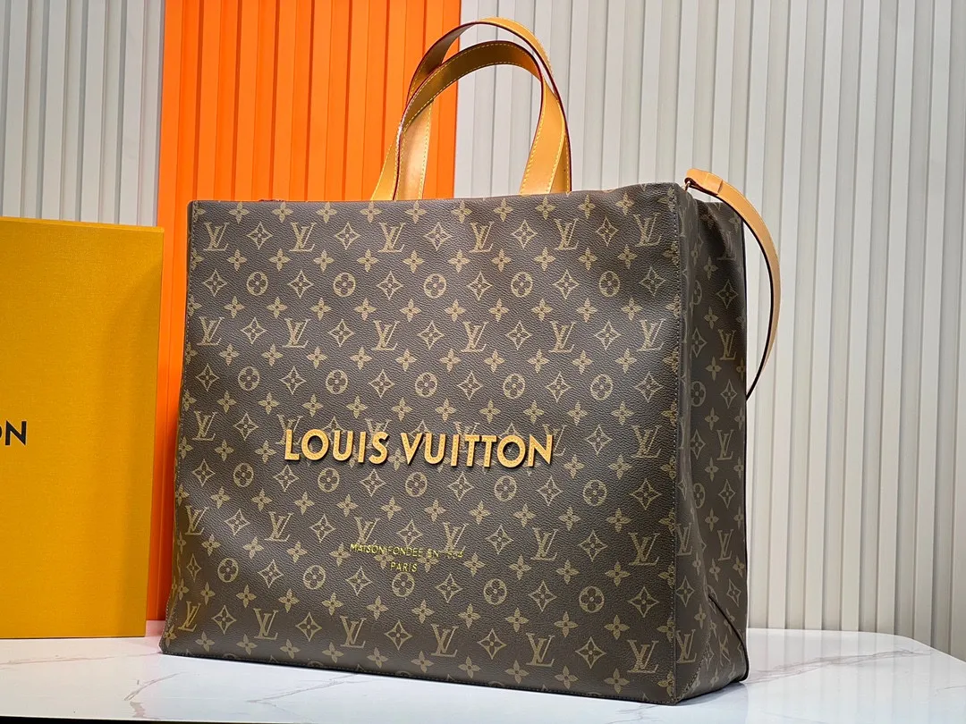Batch 340💰M24457 Black Orange Blue Green Gray Presbyopic Plaid Black Crocodile Orange Crocodile Pattern 9 Colors ✔️ This Shopper medium handbag draws inspiration from Louis Vuitton shopping bags, with the words Louis Vuitton and Maison Fondée En 1854 written on soft cow leather, with a top handle and a detachable shoulder strap. Size: 40x32x16cm