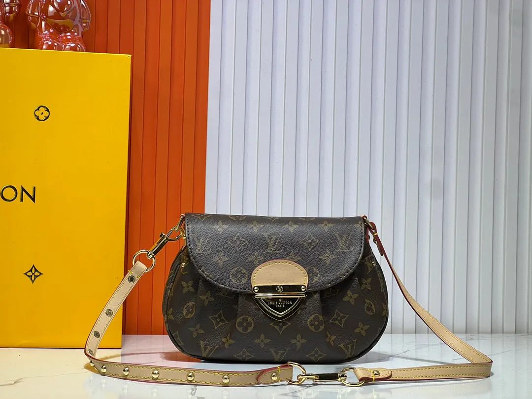 Batch 260💰Upgraded original M46829 black leather gray leather presbyopia Sunset handbag focusing on Monogram Denim canvas. The material is made through multiple processes. The Monogram pattern is woven from cotton yarn certified by the Global Organic Textile Standard and then bleached. The finished product is sand-washed to create a unique look, and branded buckles add an eye-catching touch. 27.0 x 18.0 x 3.0 cm (length x height x width)