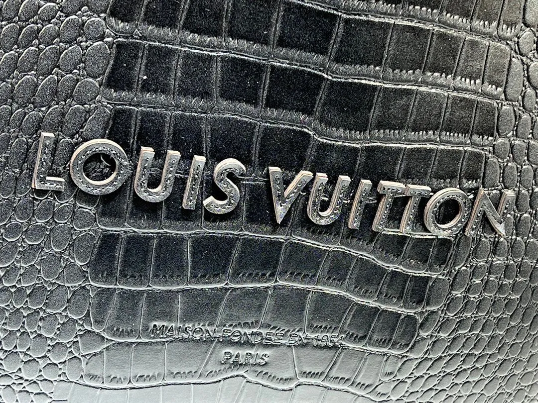 Batch 340💰M24457 Black Orange Blue Green Gray Presbyopic Plaid Black Crocodile Orange Crocodile Pattern 9 Colors ✔️ This Shopper medium handbag draws inspiration from Louis Vuitton shopping bags, with the words Louis Vuitton and Maison Fondée En 1854 written on soft cow leather, with a top handle and a detachable shoulder strap. Size: 40x32x16cm