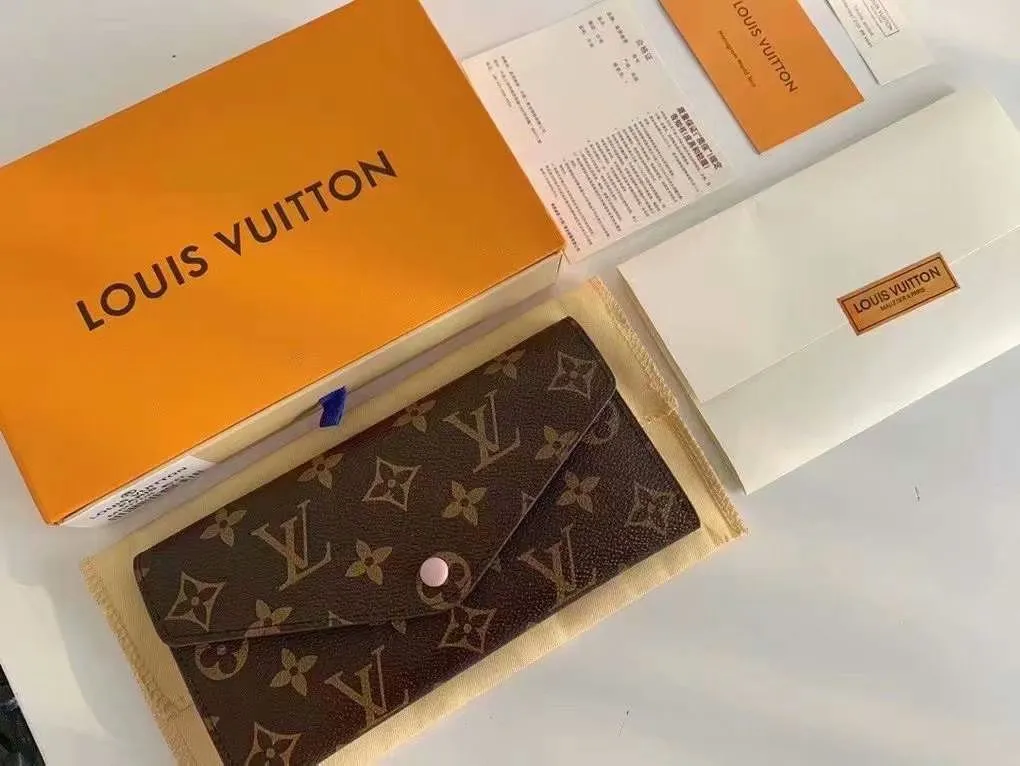The P110Josephine Wallet is inspired by Louis Vuitton's first wallet. It is made of soft Monogram canvas and lined with brightly colored lining, giving the brand's classic design a unique and stylish beauty. The long, flat shape makes it easy to slip into any pocket or handbag. Model: M60708 Size: 19/10.