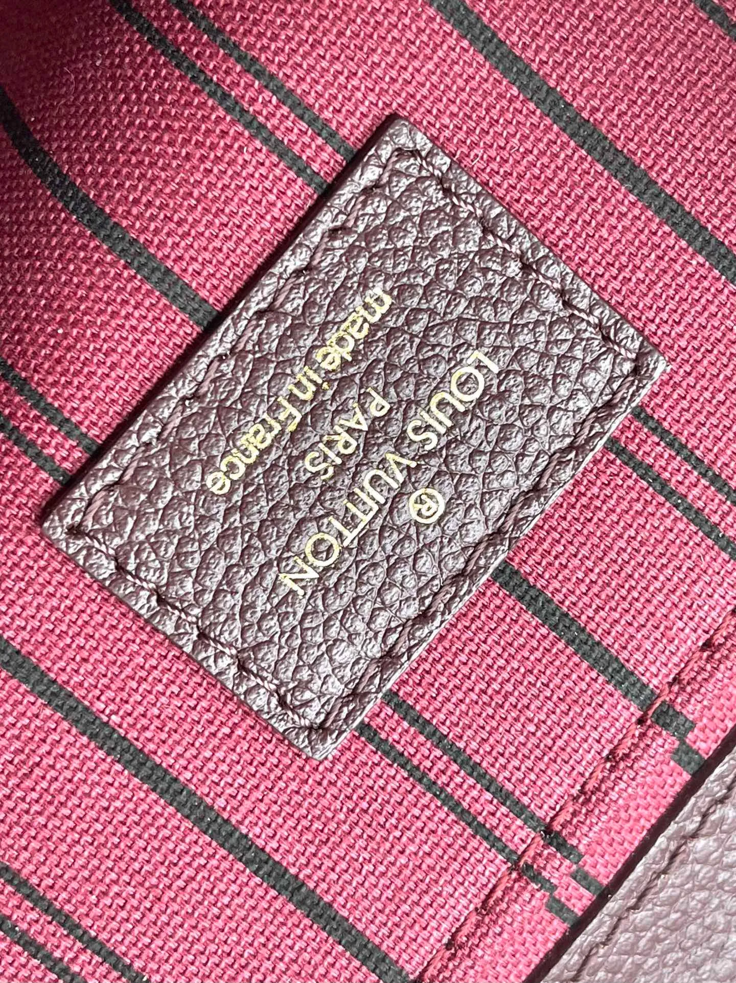💰1040 (top layer leather) top original order M46613 supports counter inspection. The photos taken of duty-free goods are consistent with the product without opening the packaging. This product is an exclusive duty-free product in the market and is the highest-end product. Inspection is supported. This product has passed strict inspection and is flawless. Please wear gloves when touching the product. This product is not returnable or exchangeable. Please confirm the product first and then remove the label on the handle. This product is temporarily not open to the public, only for regular customers, and is in short supply. Dimensions: 25 x 19 x 7 cm