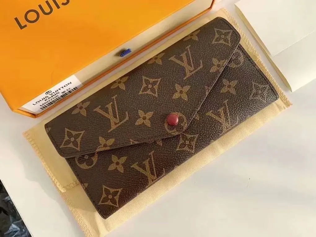 The P110Josephine Wallet is inspired by Louis Vuitton's first wallet. It is made of soft Monogram canvas and lined with brightly colored lining, giving the brand's classic design a unique and stylish beauty. The long, flat shape makes it easy to slip into any pocket or handbag. Model: M60708 Size: 19/10.