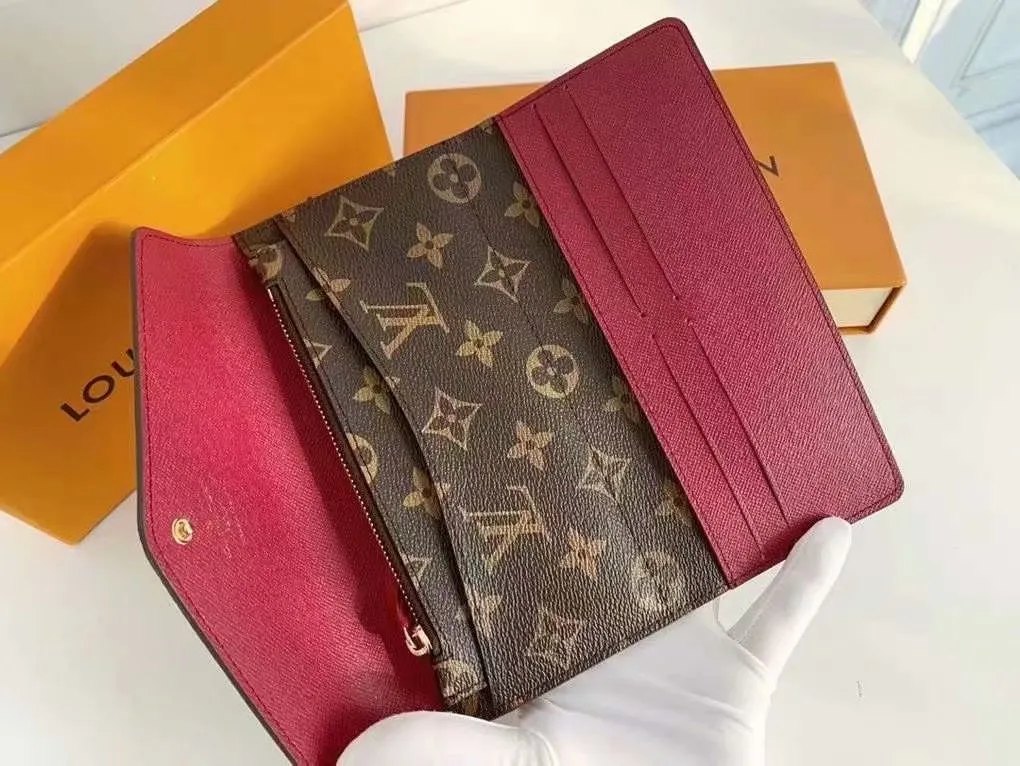 The P110Josephine Wallet is inspired by Louis Vuitton's first wallet. It is made of soft Monogram canvas and lined with brightly colored lining, giving the brand's classic design a unique and stylish beauty. The long, flat shape makes it easy to slip into any pocket or handbag. Model: M60708 Size: 19/10.