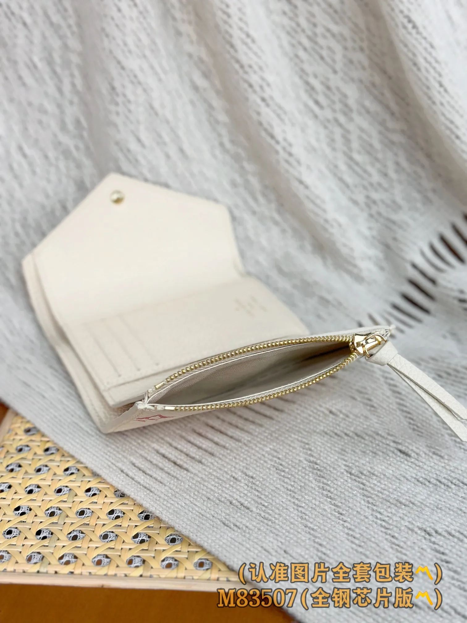 💰700 [Authentic grade] [Special grade MB all steel high elastic fabric] M83507 (〽️A grade all steel〽️) personalized customized version! (All made of imported cowhide materials, the leather feels very delicate🪡👍) Victorine wallet, this Victorine wallet is made of soft grained Monogram Empreinte embossed leather, embellished with Louis Vuitton's classic Monogram embossed pattern. Two-tone leather accentuates this pattern and adds sophistication to the overall design. The wallet is compact in size but has enough space for banknotes, change and credit cards. 12 x 9.5 x 2.5 cm (length x height x width).