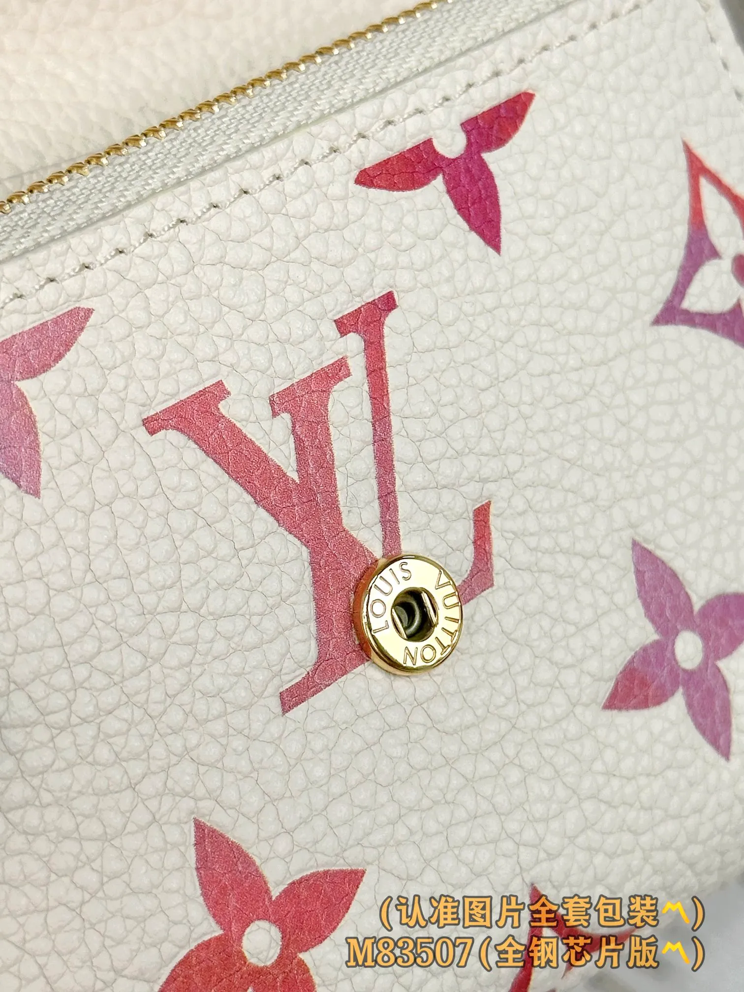 💰700 [Authentic grade] [Special grade MB all steel high elastic fabric] M83507 (〽️A grade all steel〽️) personalized customized version! (All made of imported cowhide materials, the leather feels very delicate🪡👍) Victorine wallet, this Victorine wallet is made of soft grained Monogram Empreinte embossed leather, embellished with Louis Vuitton's classic Monogram embossed pattern. Two-tone leather accentuates this pattern and adds sophistication to the overall design. The wallet is compact in size but has enough space for banknotes, change and credit cards. 12 x 9.5 x 2.5 cm (length x height x width).