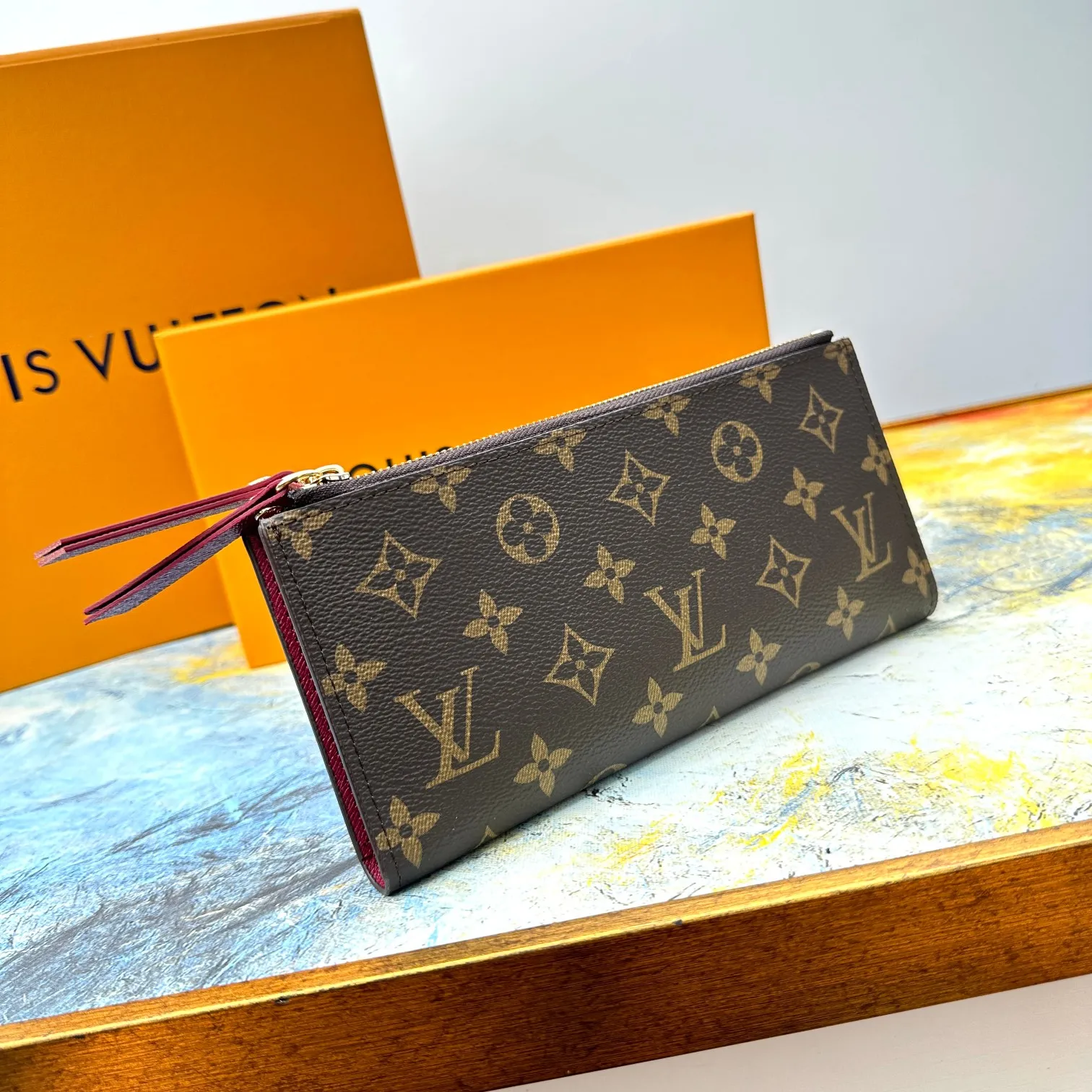 💰120 💎Top original version #Super practical, still popular# Official website synchronized version! Combining Louis Vuitton's classic Monogram canvas material with a bright colored leather lining, the stylish Adele wallet features a modern thin design, two leather zippers and a magnetic clasp for easy opening. It also works as a clutch. 12 credit card slots, 2 zippered compartments for coins or a smartphone, 2 flat interior pockets, embossed cowhide leather lining, shiny gold-tone hardware. ❤️Model: M61269 Size 21x9x2.