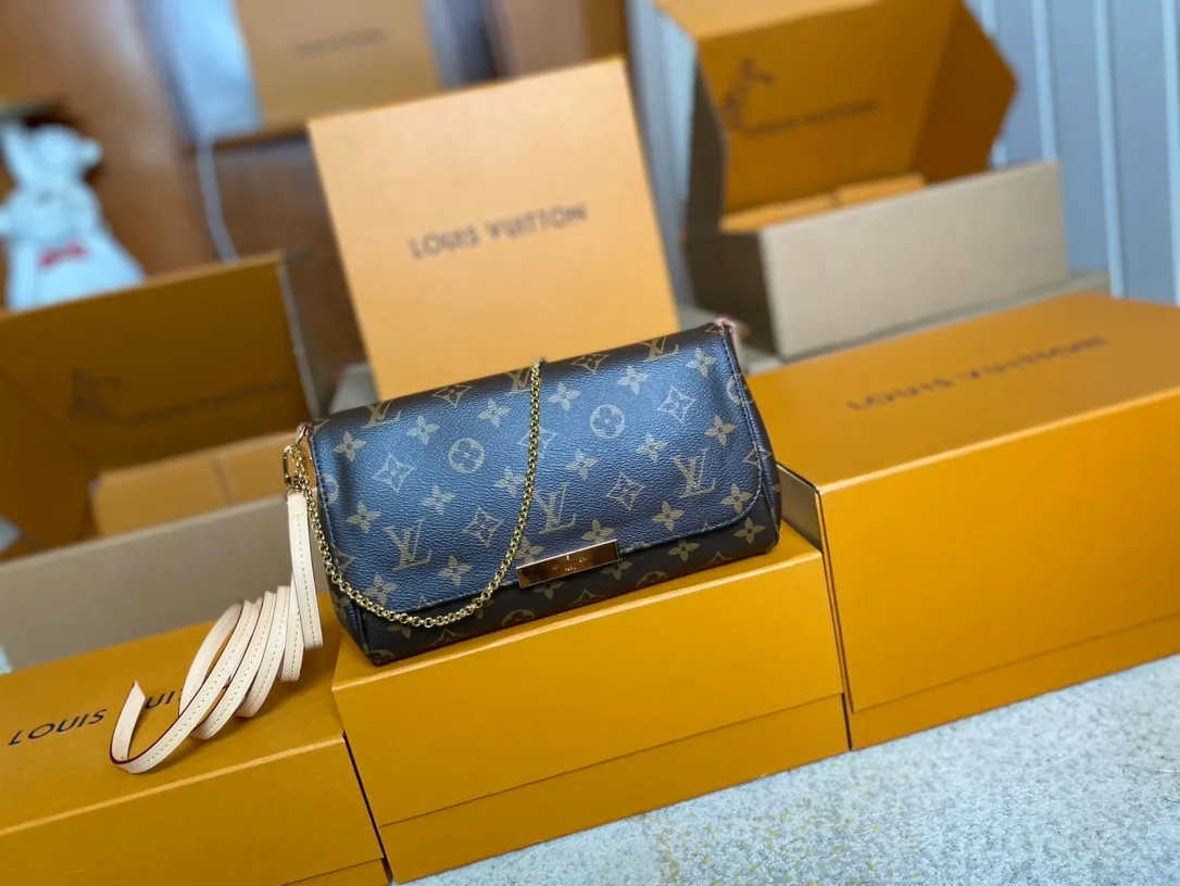 💰640 Top original order M40718 Presbyopia ✨M41129 Brown grid N41275 White grid A small and lightweight handbag made of Monogram canvas, it is a classic style that you can carry on any occasion. The magnet adsorption buckle is more convenient to use. Customized pure bronze hardware, 100% original tree paste leather imported from Italy, size 28×17×4cm