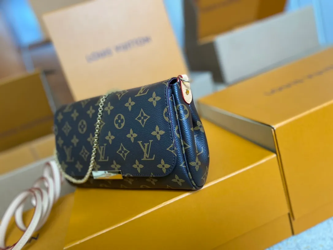 💰640 Top original order M40718 Presbyopia ✨M41129 Brown grid N41275 White grid A small and lightweight handbag made of Monogram canvas, it is a classic style that you can carry on any occasion. The magnet adsorption buckle is more convenient to use. Customized pure bronze hardware, 100% original tree paste leather imported from Italy, size 28×17×4cm