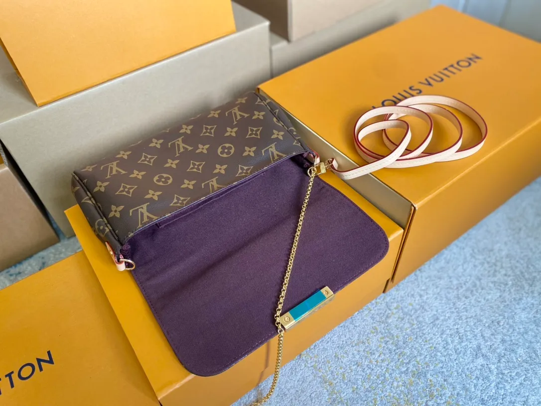 💰640 Top original order M40718 Presbyopia ✨M41129 Brown grid N41275 White grid A small and lightweight handbag made of Monogram canvas, it is a classic style that you can carry on any occasion. The magnet adsorption buckle is more convenient to use. Customized pure bronze hardware, 100% original tree paste leather imported from Italy, size 28×17×4cm