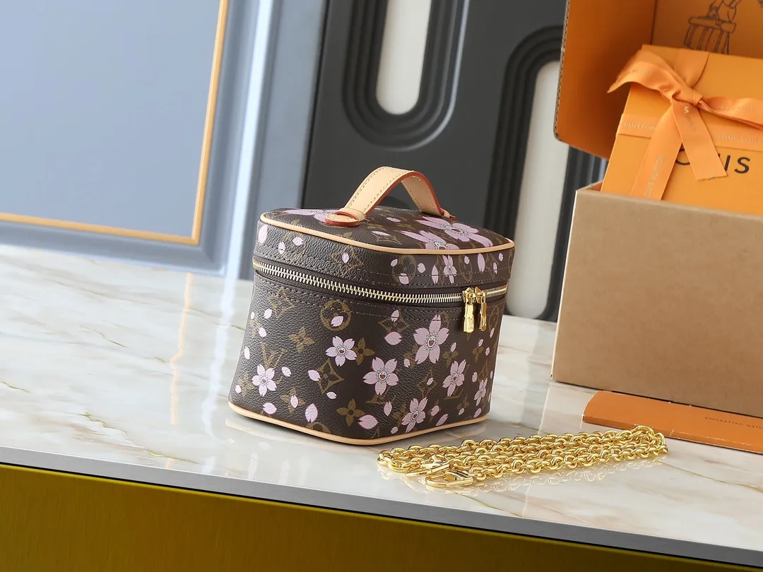 💰240💰Upgraded from the original M14181 M44495. This Nice mini cosmetic bag is made of Monogram coated canvas. The box-shaped outline is condensed with rounded strokes. The Cherry Blossom pattern releases the joyful atmosphere of the Louis Vuitton