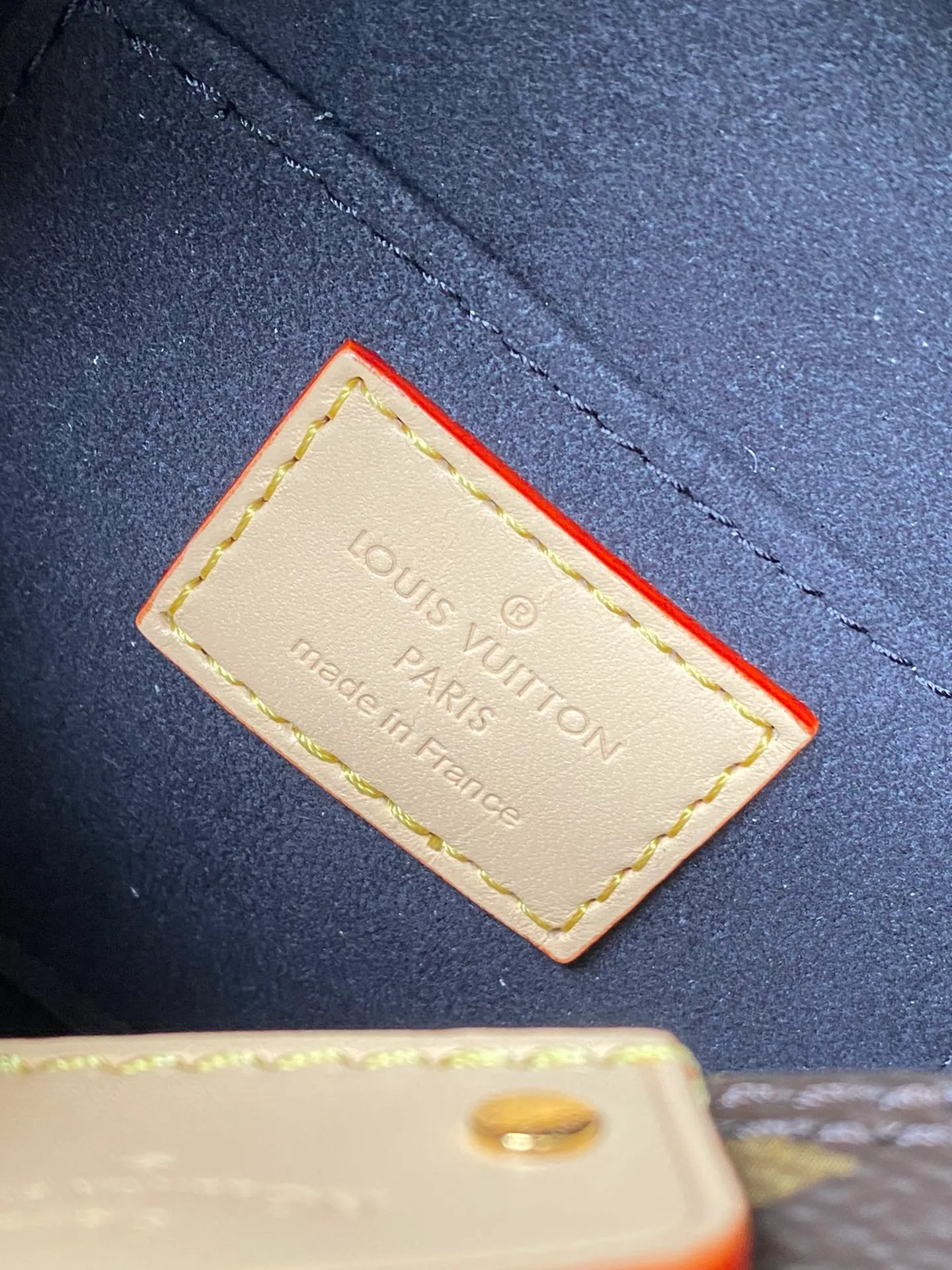 💰900 Top original order M47096 supports counter inspection. The photo taken of duty-free goods is consistent with the product and has not been unpacked. This product is an exclusive duty-free product in the market and is the highest-end product. Inspection is supported. This product has passed strict inspection and is flawless. Please wear gloves when touching the product. This product is not returnable or exchangeable. Please confirm the product first and then remove the label on the handle. This product is temporarily not open to the public, only regular customers, and is in short supply. Dimensions: 13 x 14 x 11.5 cm