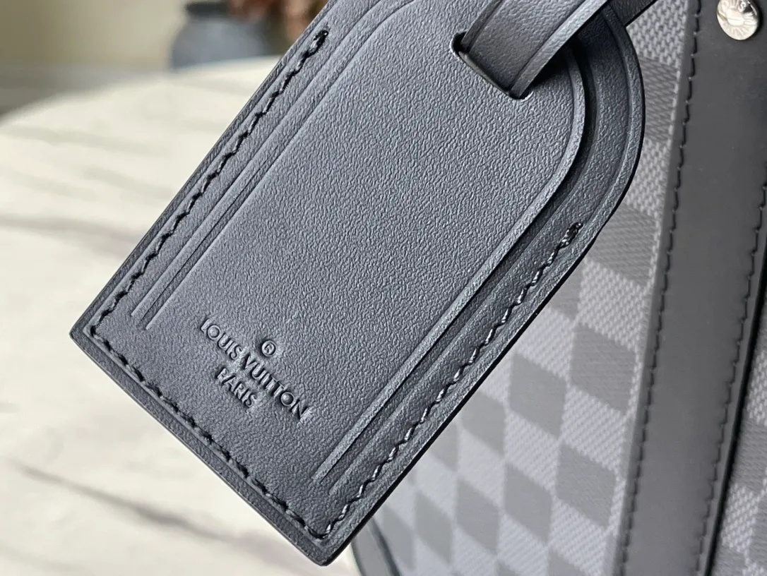 💰1000 Top Original N40445 This Voyage small briefcase is made of Monogram Eclipse canvas to create a simple silhouette, with top leather handles, side straps and reinforced corners. The detachable and adjustable shoulder strap allows for a variety of carrying options. size：36.5x27.5x6cm