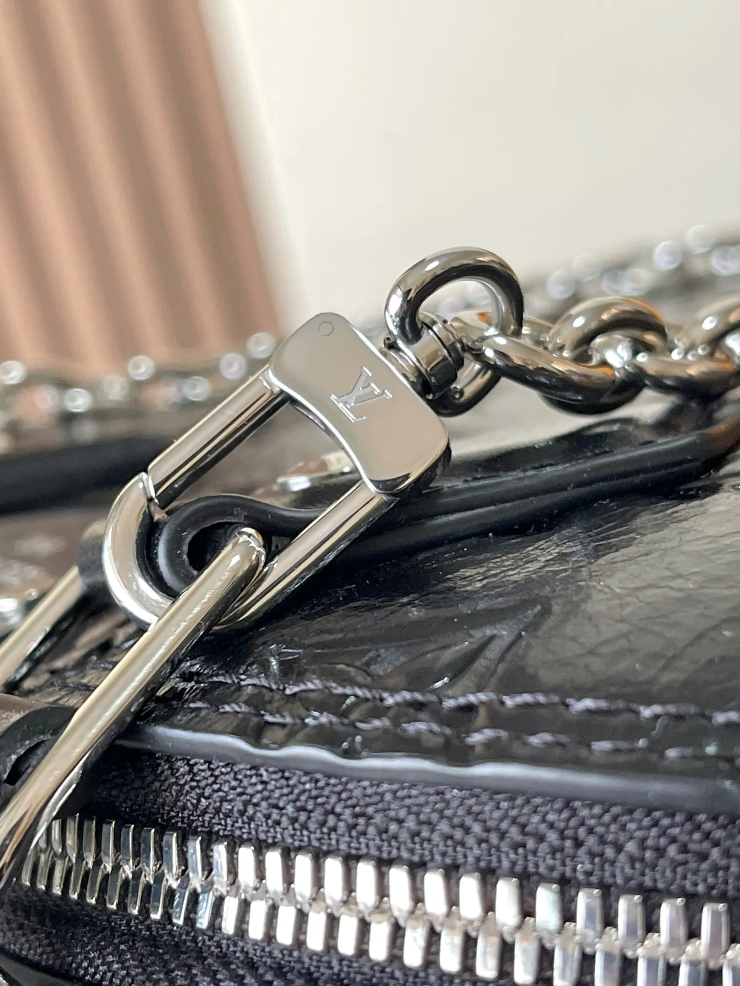p1840 [Special grade MB original leather] Alma BB handbag, shell bag Model: M27812 black 163C chip version Material: A-grade all-steel hardware, imported original cowhide Packaging: full set of original duty-free MB packaging Size: 19*11*22CM