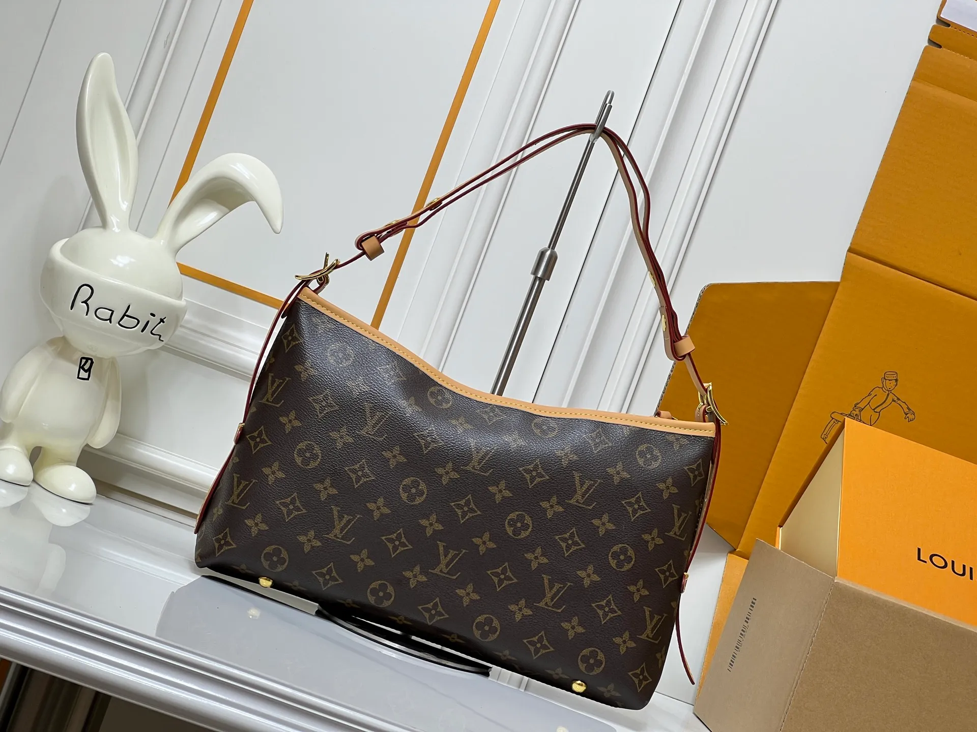 Batch 240💰Upgraded from the original M46203 M27578 CarryAll medium handbag, with Monogram canvas and leather trim to create a body-fitting design. There's a zipped pocket inside the ample space, and a detachable zipped clutch adds a functional element, with a buckle-adjustable handle. Small size: 32x 22x 10 cm,