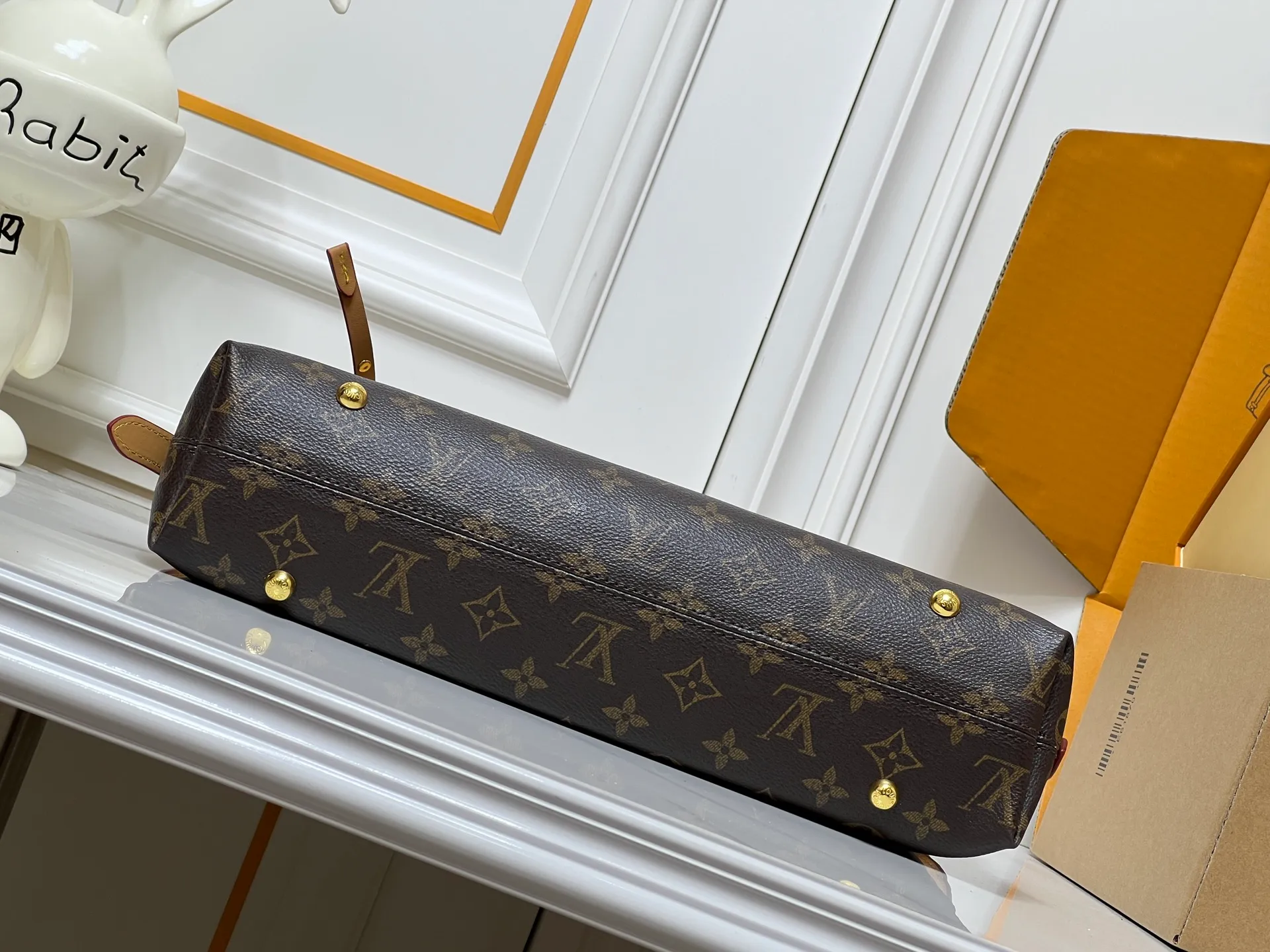 Batch 240💰Upgraded from the original M46203 M27578 CarryAll medium handbag, with Monogram canvas and leather trim to create a body-fitting design. There's a zipped pocket inside the ample space, and a detachable zipped clutch adds a functional element, with a buckle-adjustable handle. Small size: 32x 22x 10 cm,