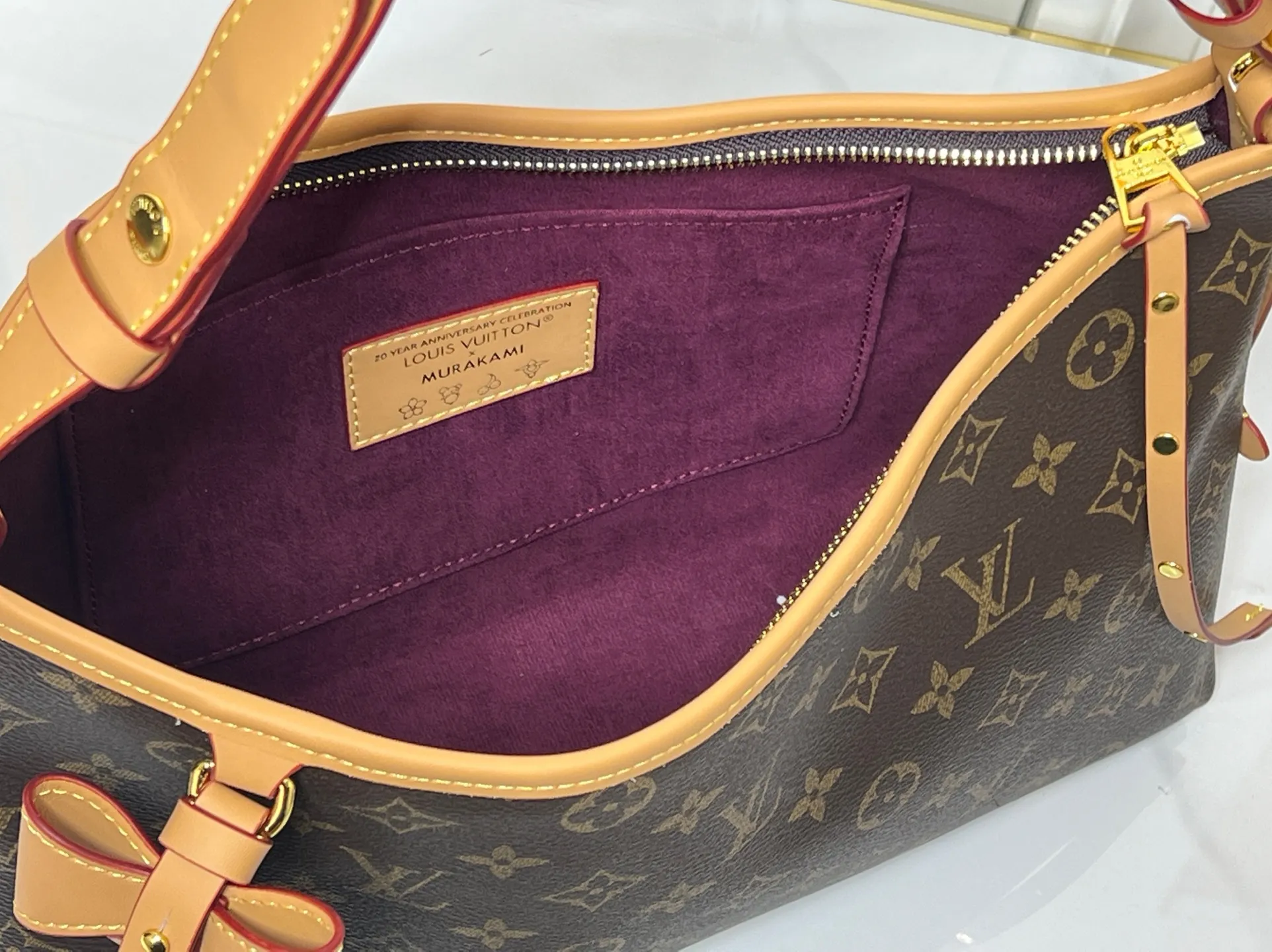 Batch 240💰Upgraded from the original M46203 M27578 CarryAll medium handbag, with Monogram canvas and leather trim to create a body-fitting design. There's a zipped pocket inside the ample space, and a detachable zipped clutch adds a functional element, with a buckle-adjustable handle. Small size: 32x 22x 10 cm,